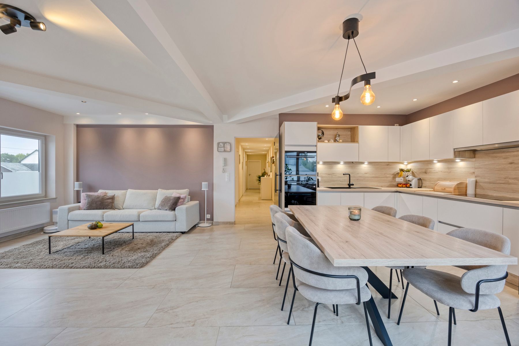 Ruim gerenoveerd 3-slaapkamer appartement op toplocatie !!! foto 5