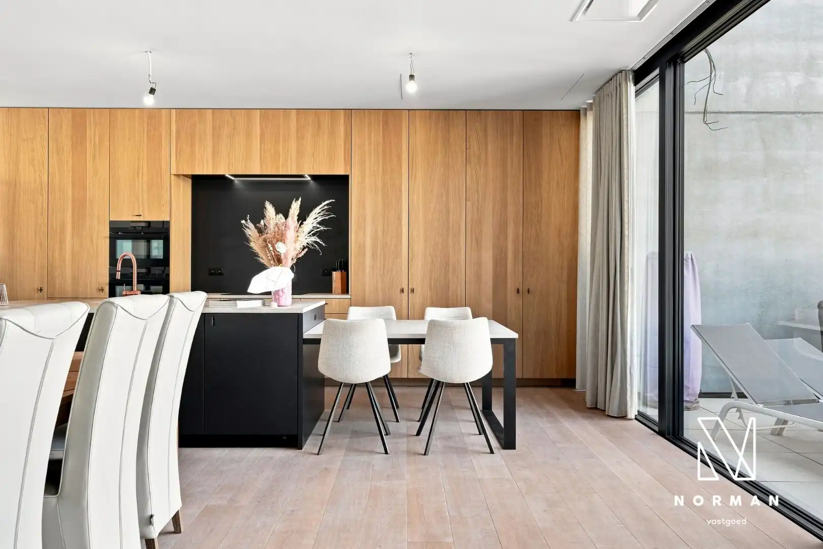 Bedrijfswoning op 1186 m² met luxueuze woonst. foto 11