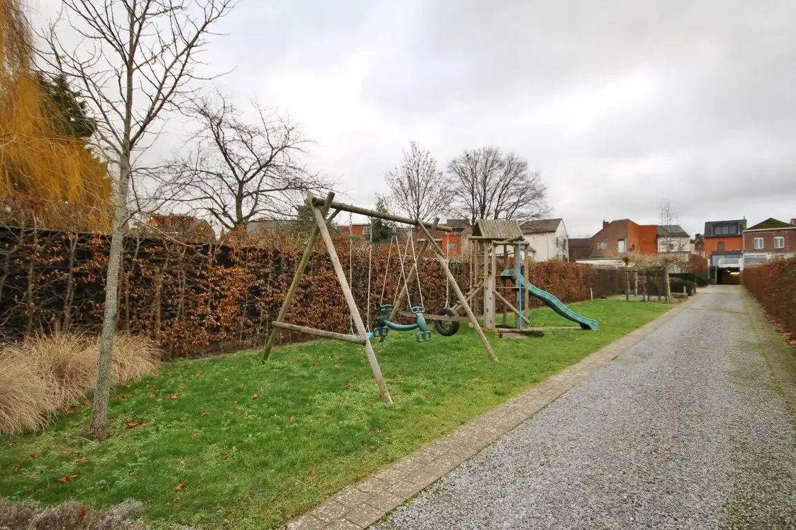 Zeer ruime woning net buiten het stadscentrum! foto 5