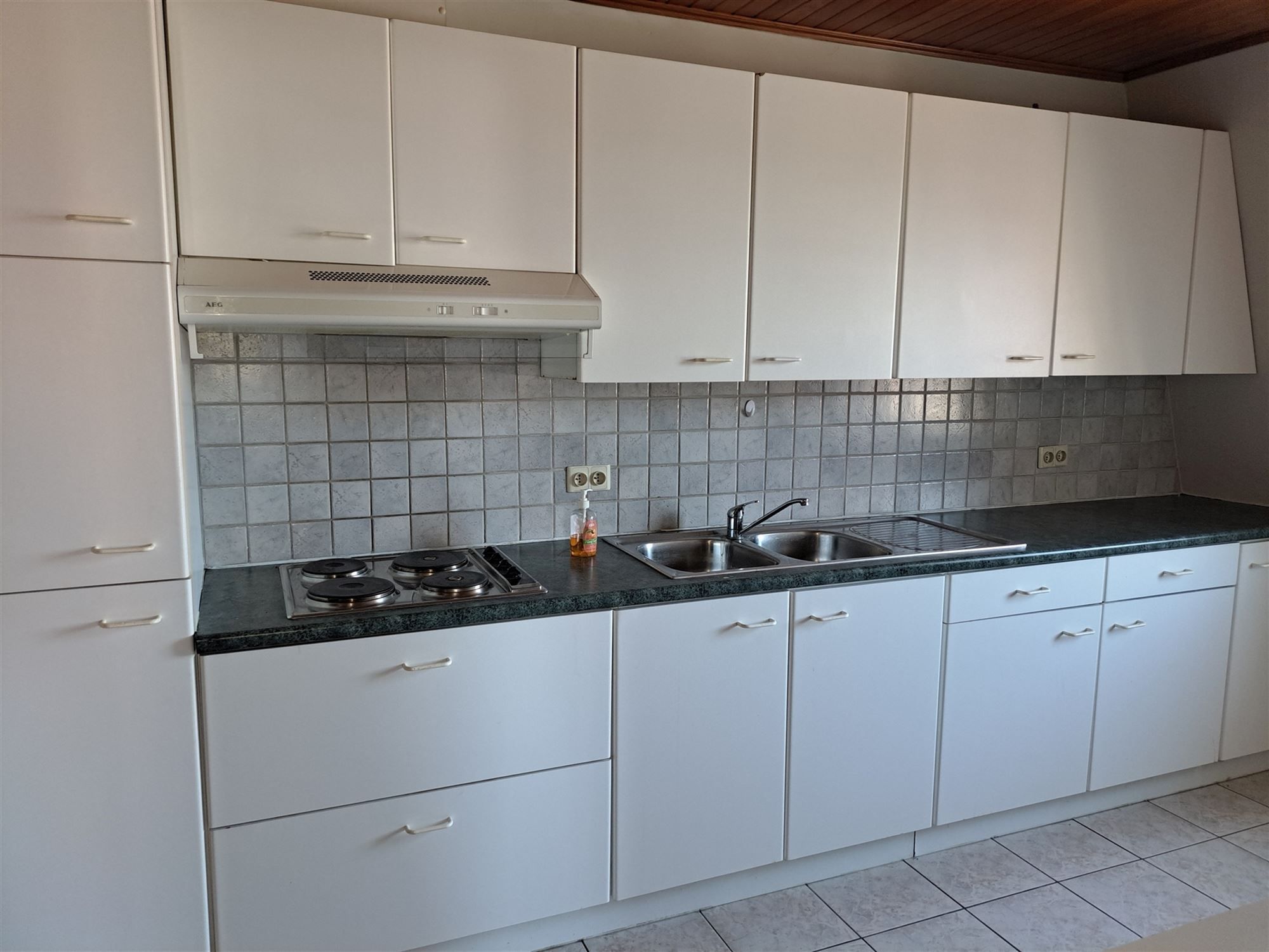Appartement met 2 slaapkamers, in het rustige Eksaarde, met zicht op het dorpsplein. foto 3