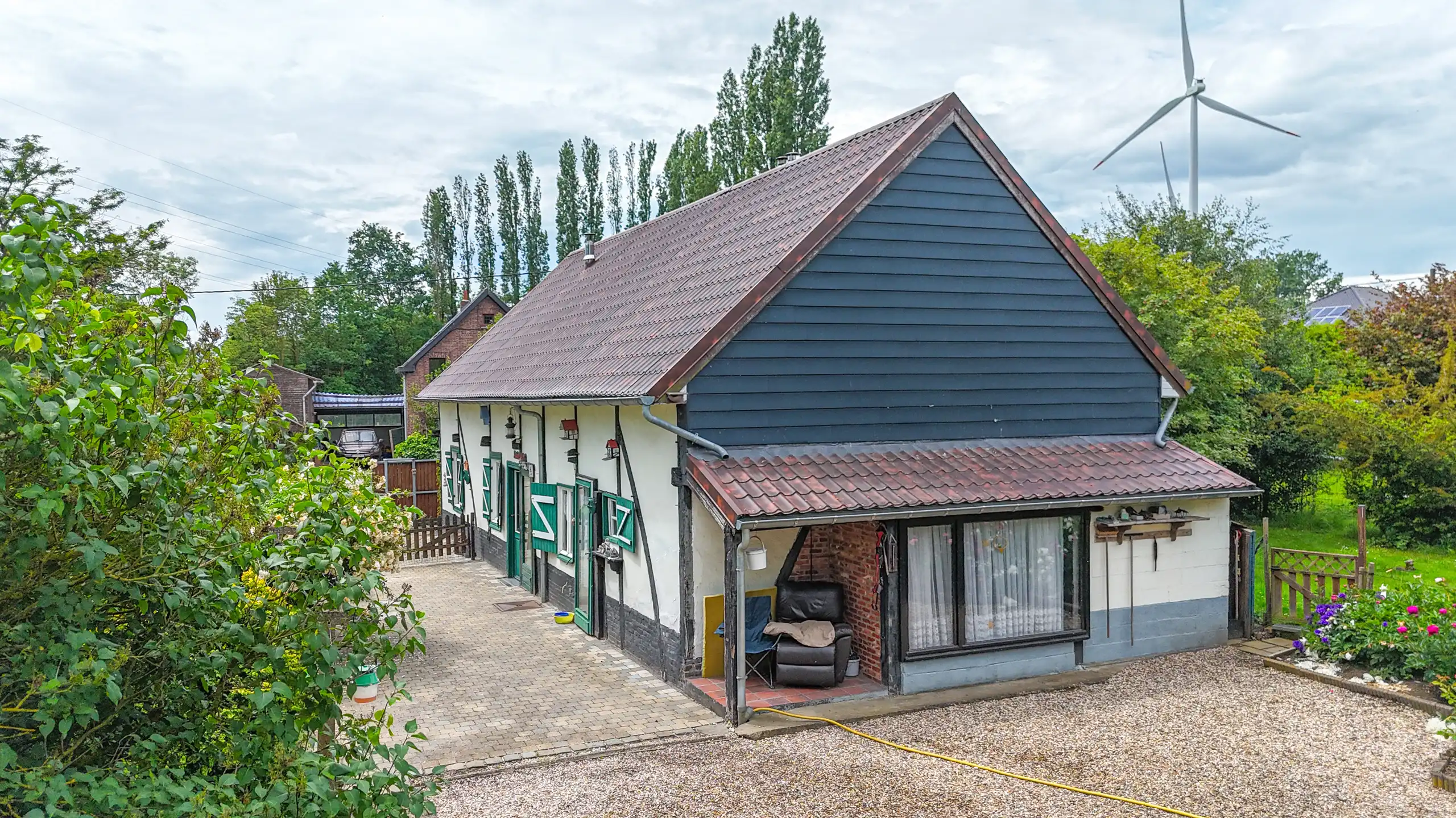 Authentieke hoeve met perceel van 68are en 2slpks! foto 2