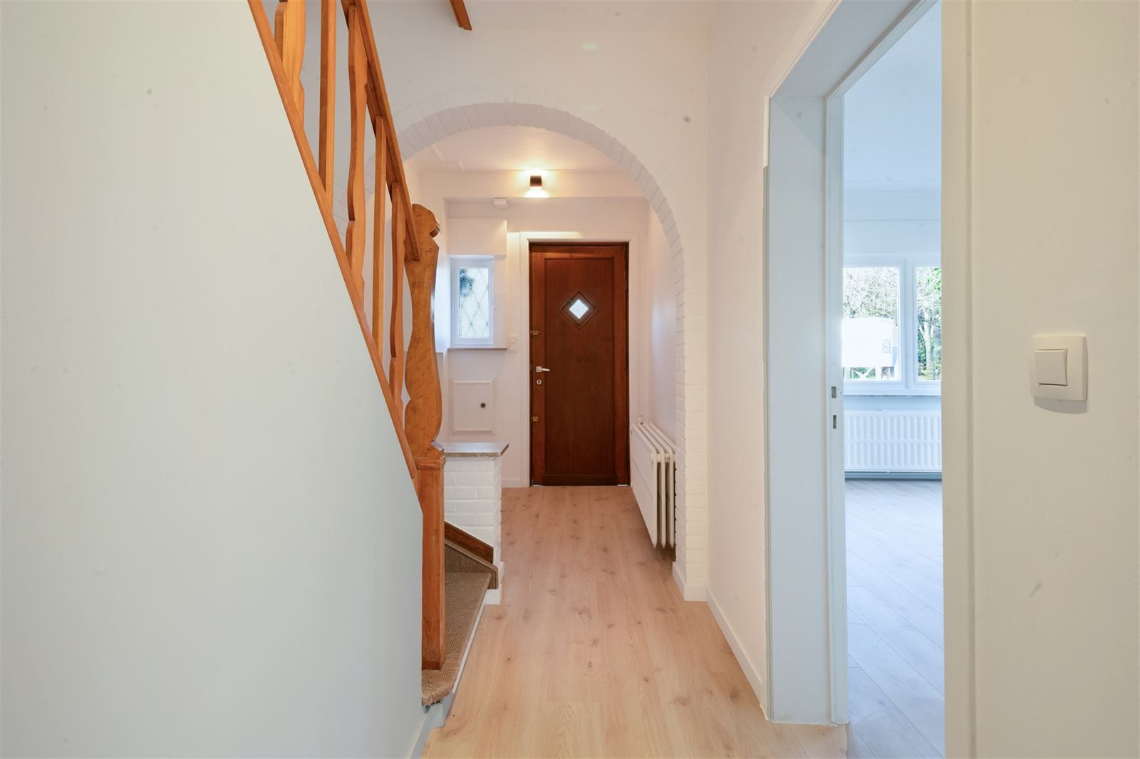 Gerenoveerde 3gevel woning met 4 slaapkamers foto 2