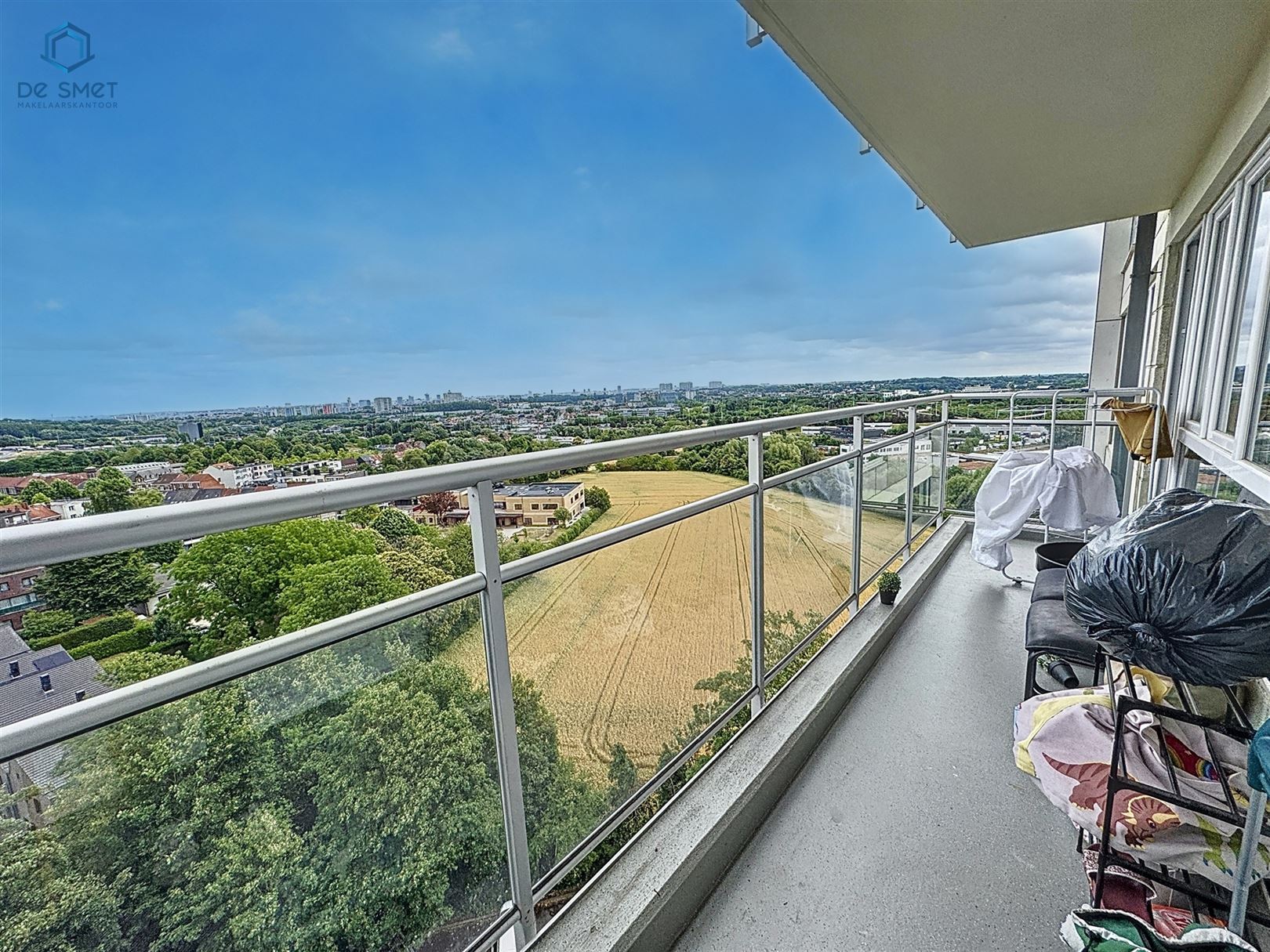 Modern en licht appartement met prachtig uitzicht foto 4