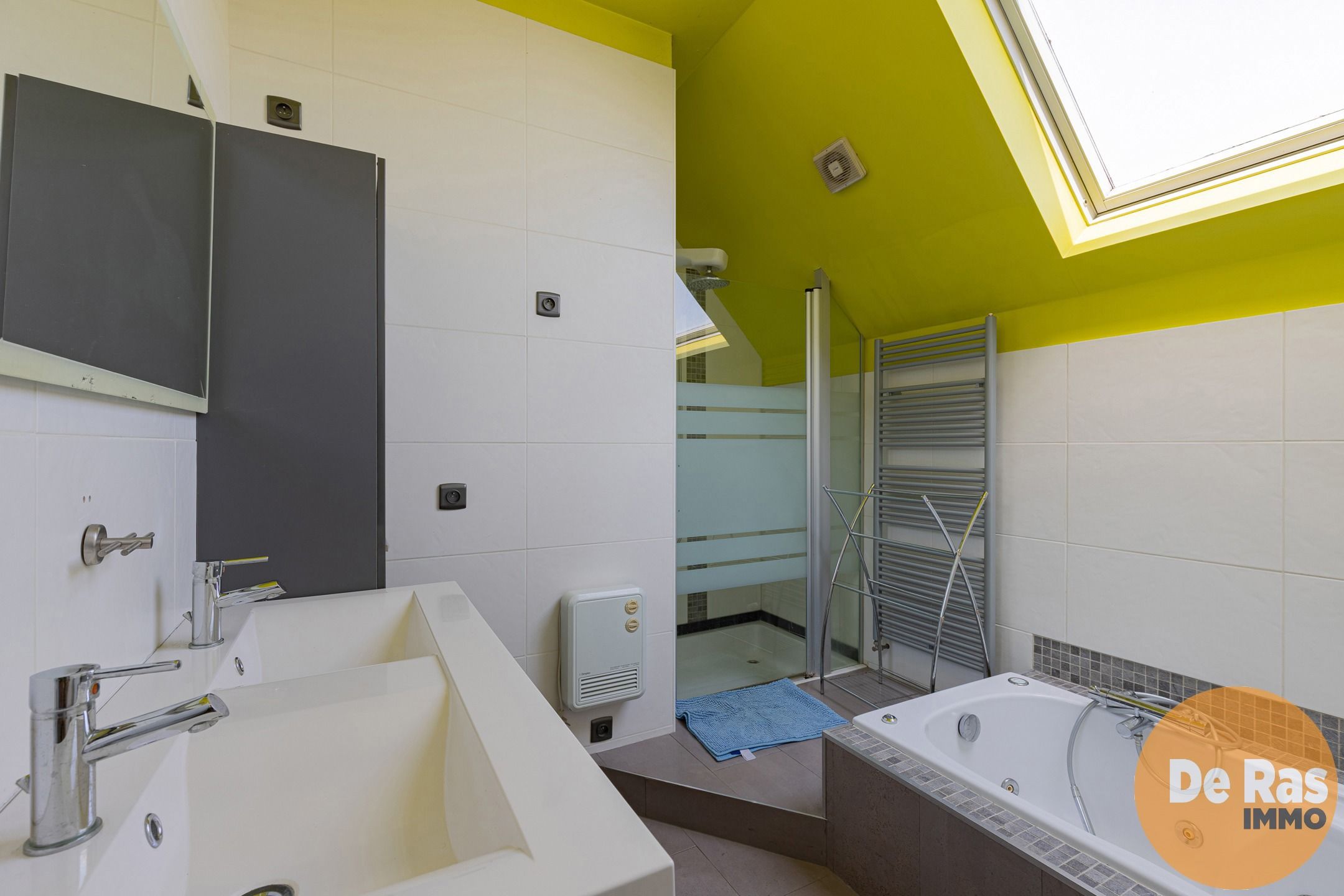 BURST – Ruime bungalow met zwembad en aparte woonruimte foto 17