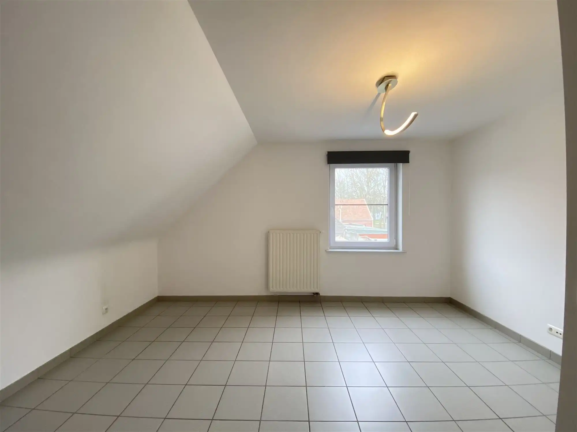 Halfopen bebouwing met grote tuin en veel parkeercomfort  foto 15