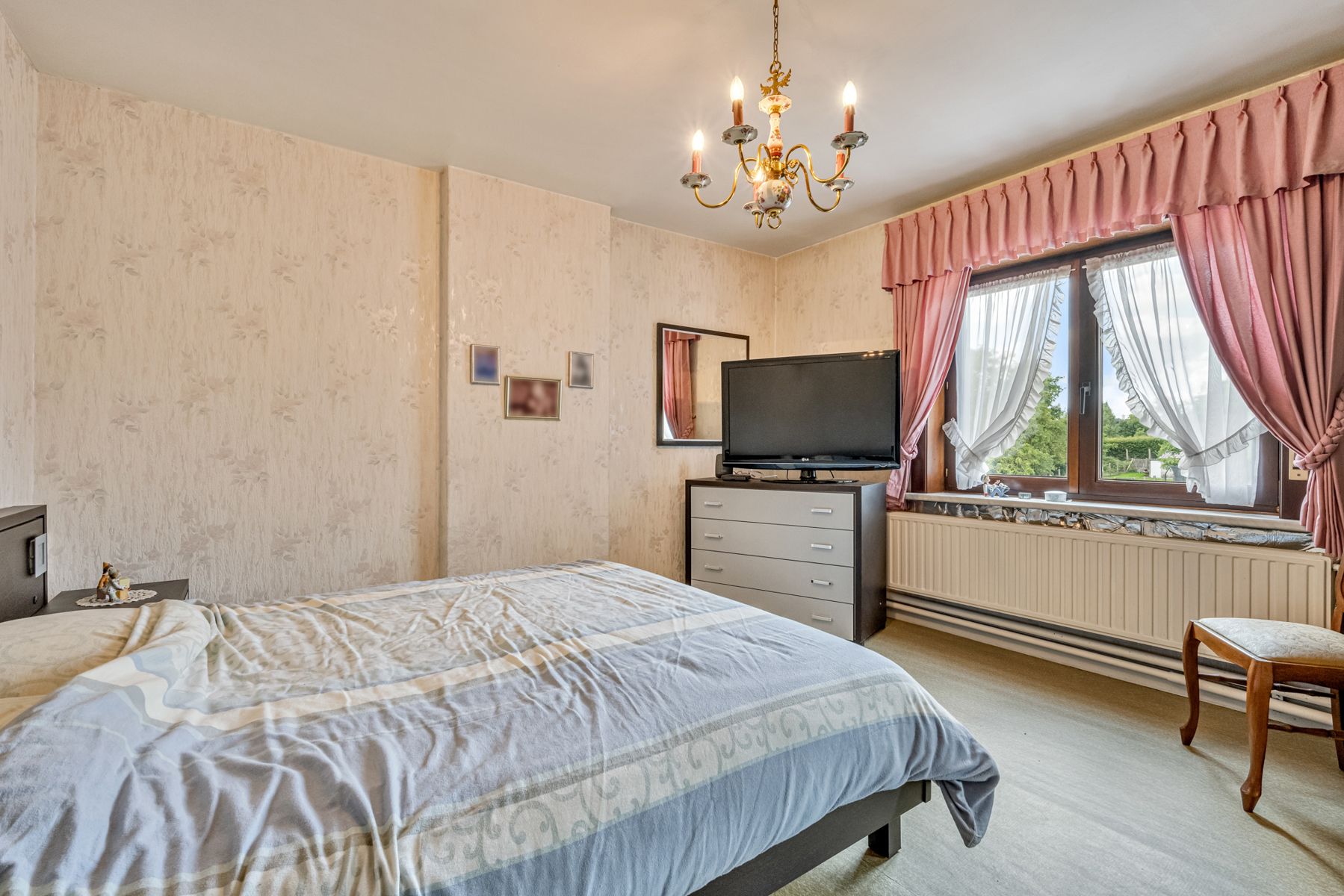Te koop woning met inpandige garage, 4slpk's  en grote tuin  foto 14