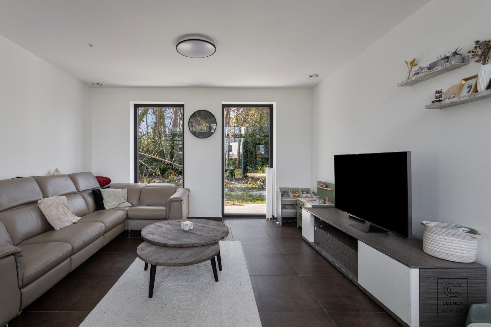 Prachtige villa met bew. opp. van 258m², 5 slpk's en dat op een uiterst rustige locatie te Brecht! foto 2