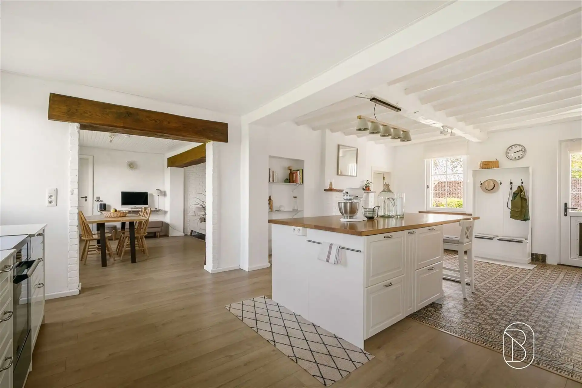 Gerenoveerde hoeve met veel lichtinval op 3.800 m² foto 7