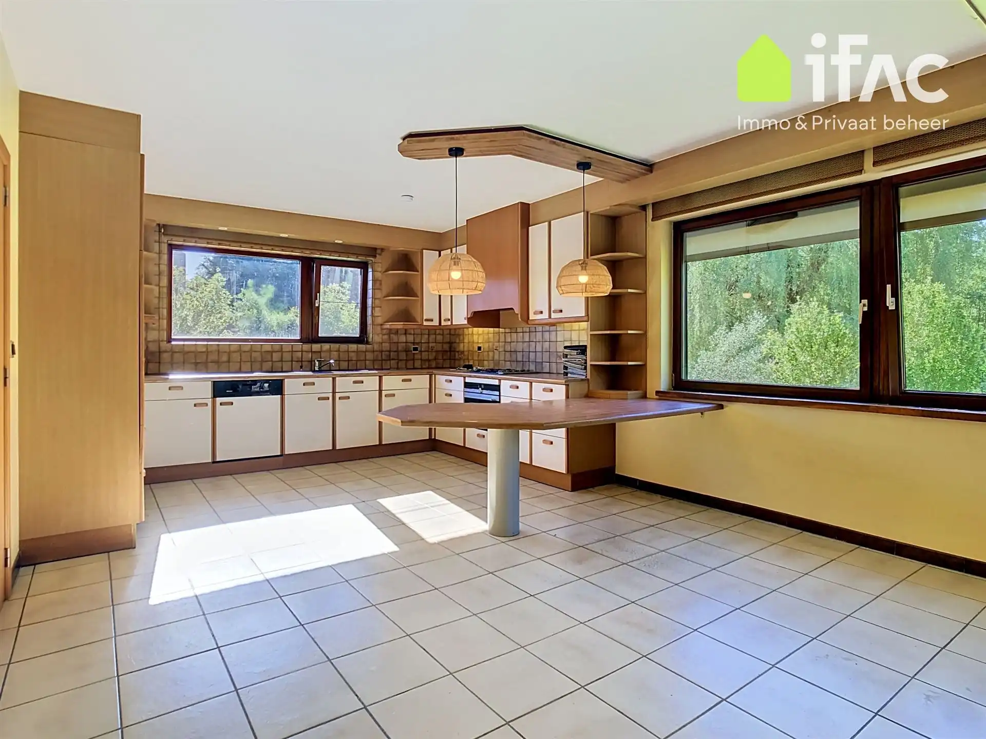 Villa met 3 slpk., bureau en groot perceel foto 8