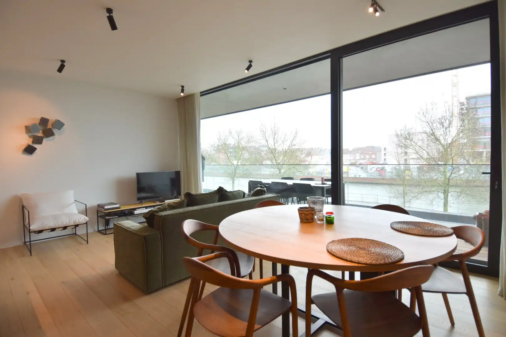 Uniek luxueus appartement met 2 slaapkamers en schitterend Leiezicht foto 7