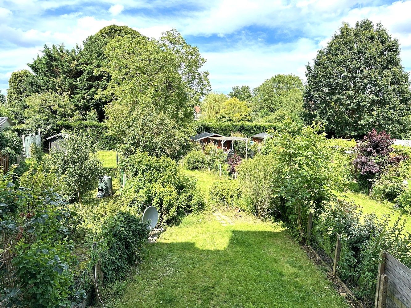 Keurig onderhouden opbrengsteigendom met 3 appartementen, garage, bergingen en tuin foto 2