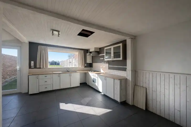 Rijwoning met diepe zonnige tuin in Ingelmunster foto 9