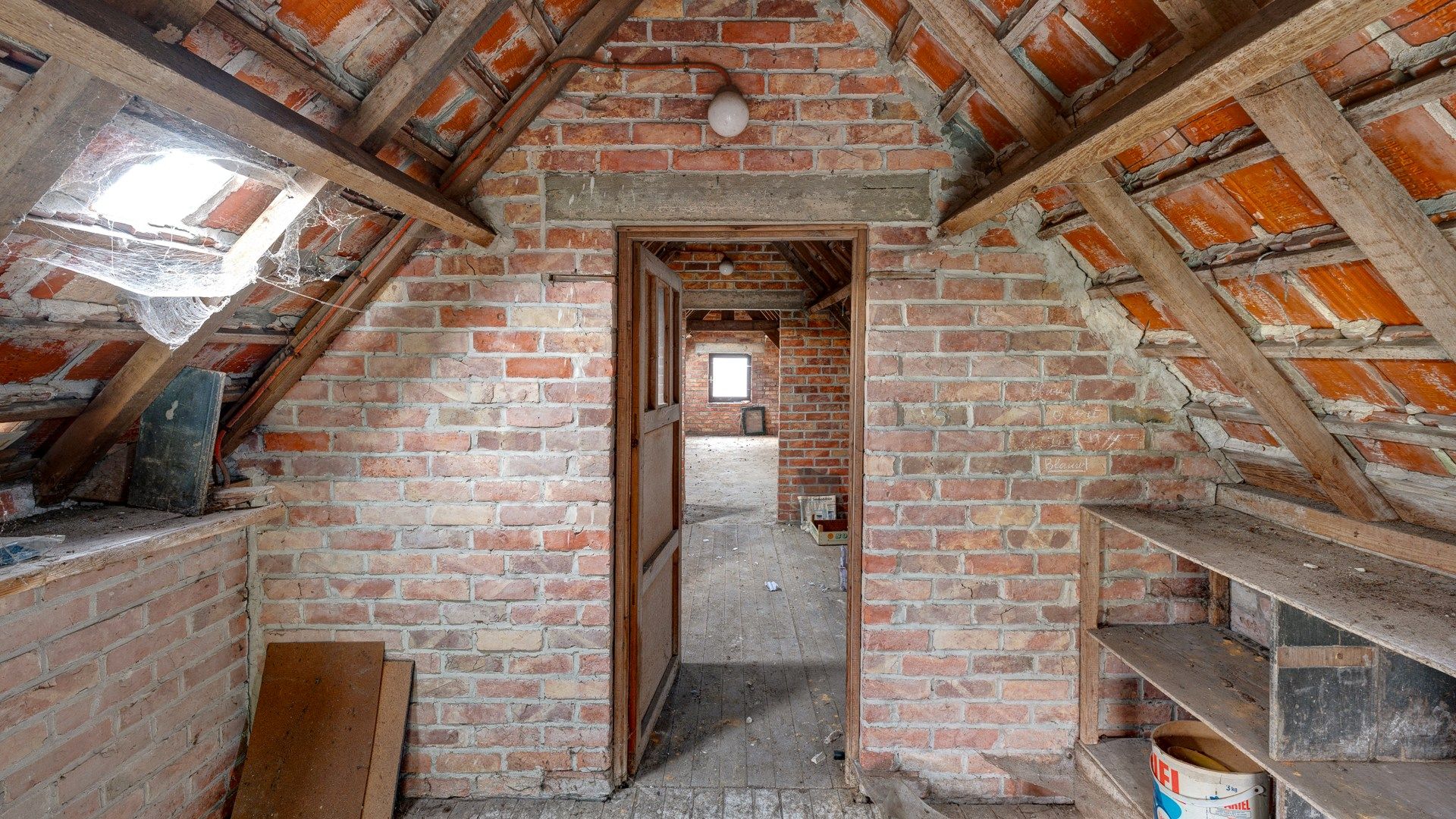 Klassieke villa met bijgebouwen, garage en prachtige tuin foto 26