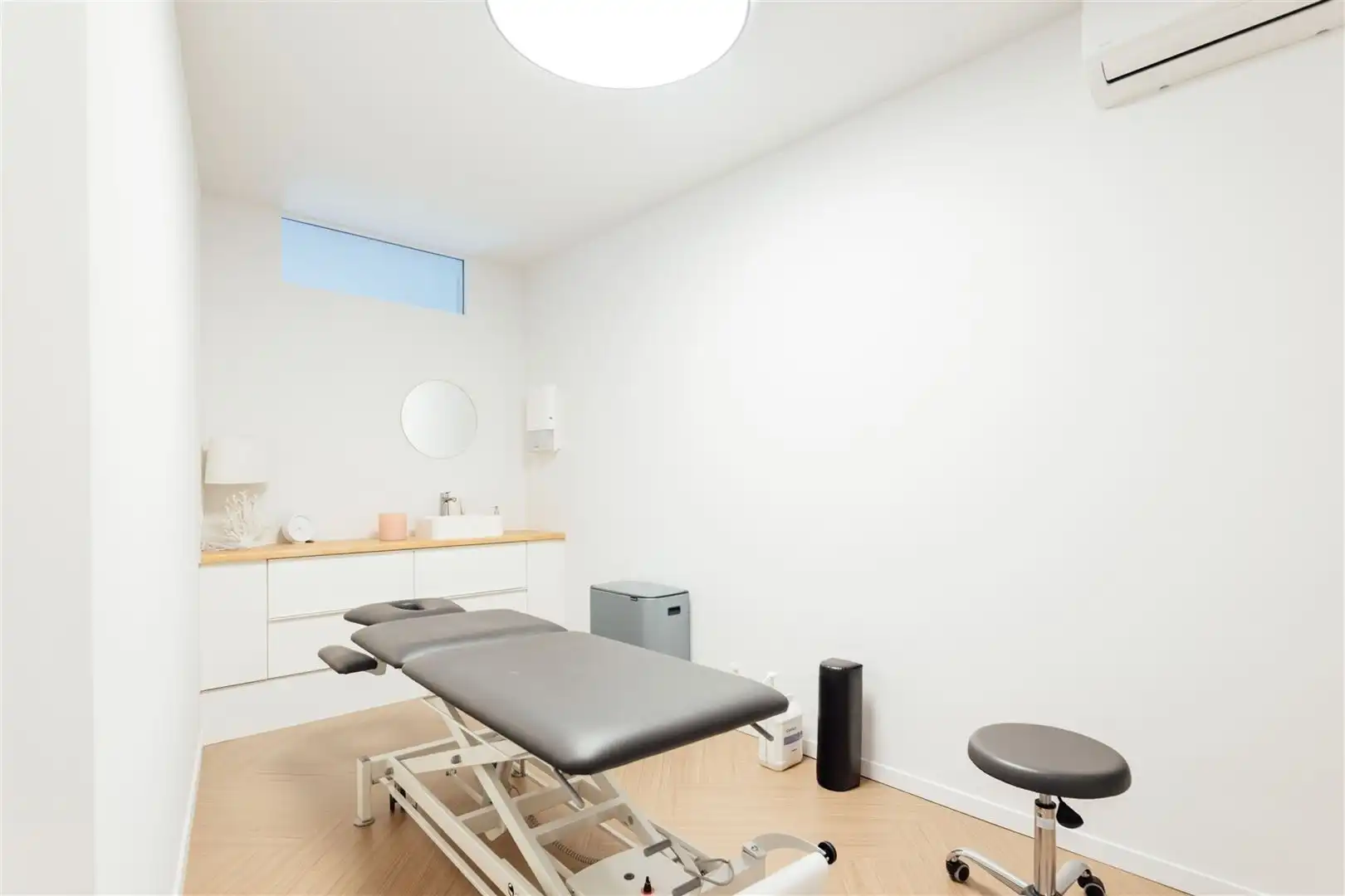 Opbrengsteigendom met praktijk en duplex appartement foto 6