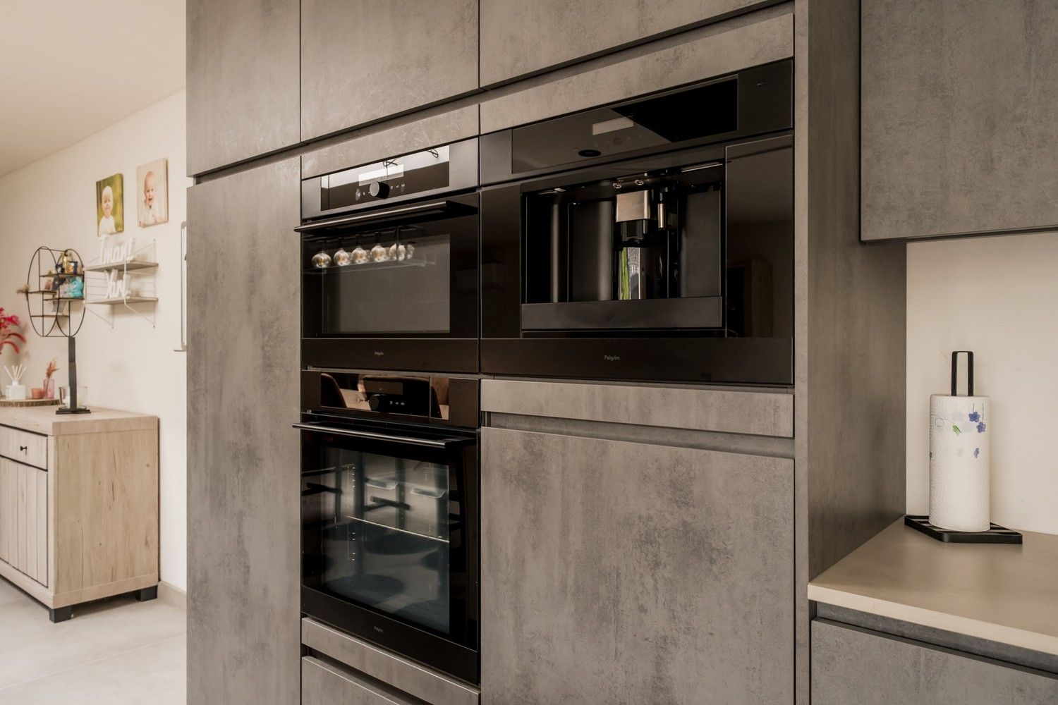 Ruime gerenoveerde woning met 4 slaapkamers en prachtige tuin foto 5