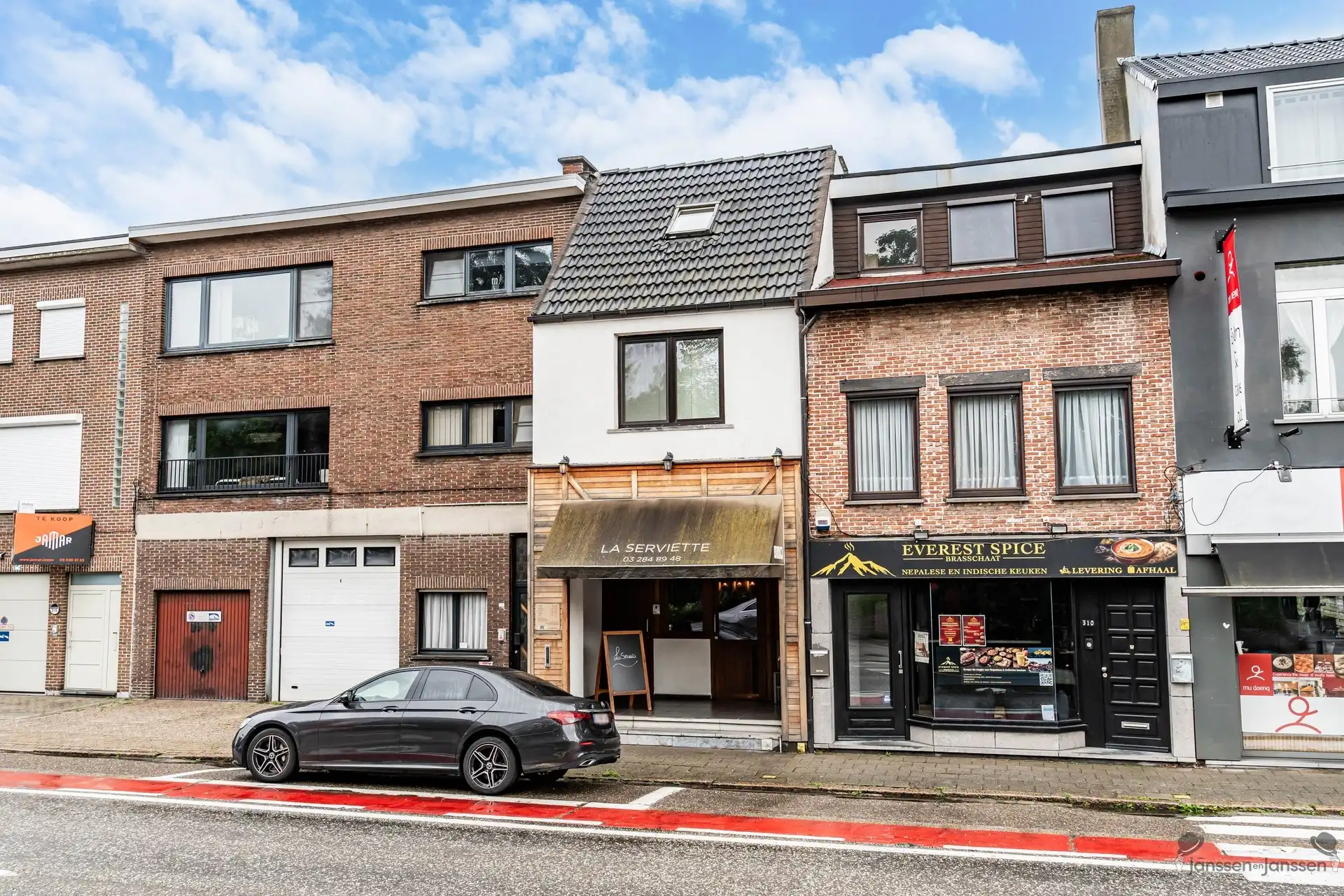 Opbrengsteigendom met ruime duplexappartement (144m²) en handelsgelijkvloers foto 2