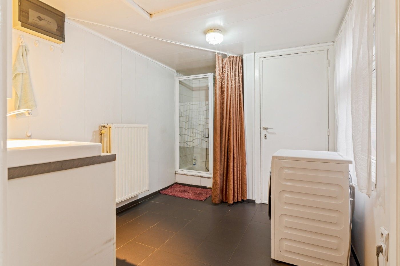 Te renoveren woning met 3 slpk. en tuin foto 11
