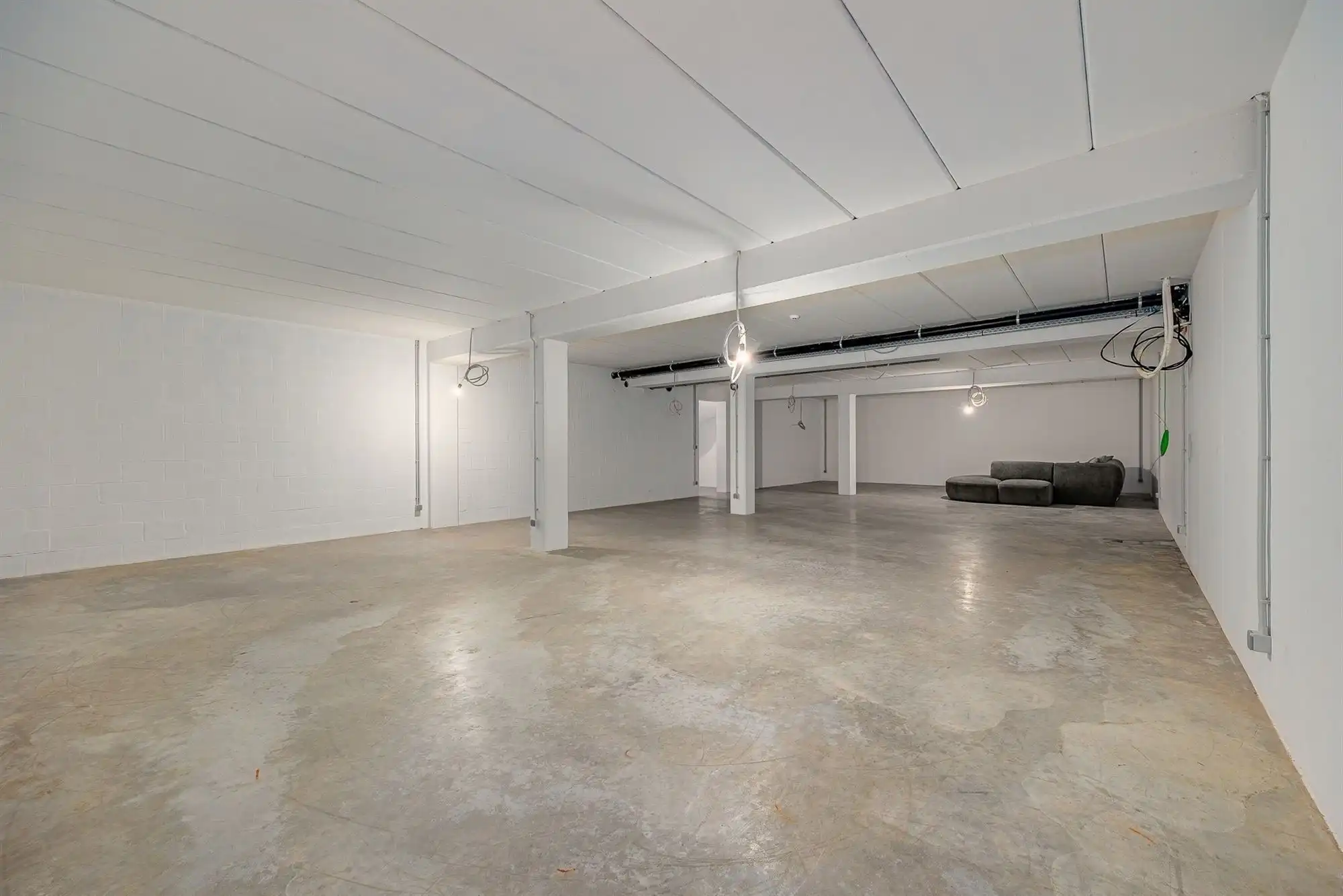 Prachtig afgewerkt gebouw - showroom + villa foto 41