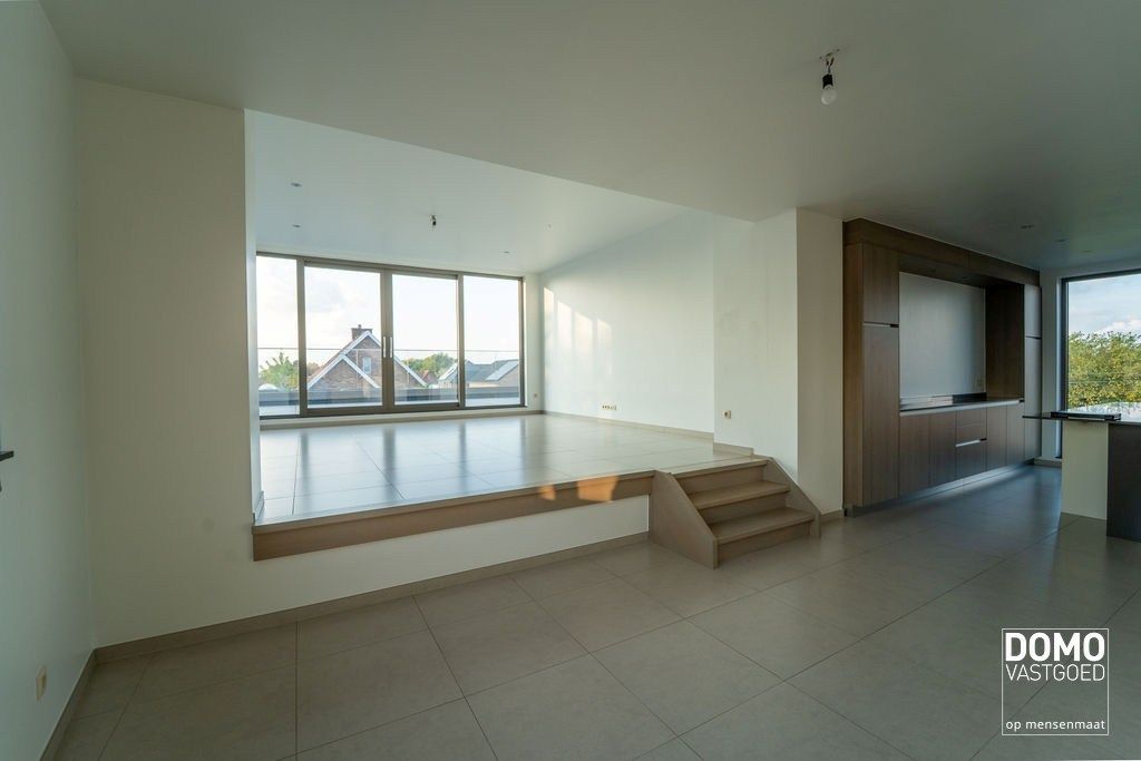 LUXE PENTHOUSE APPARTEMENT MET 2 TERASSEN, LIFT EN ONDERGRONDSE AUTOSTANDPLAATS IN HASSELT. foto 2