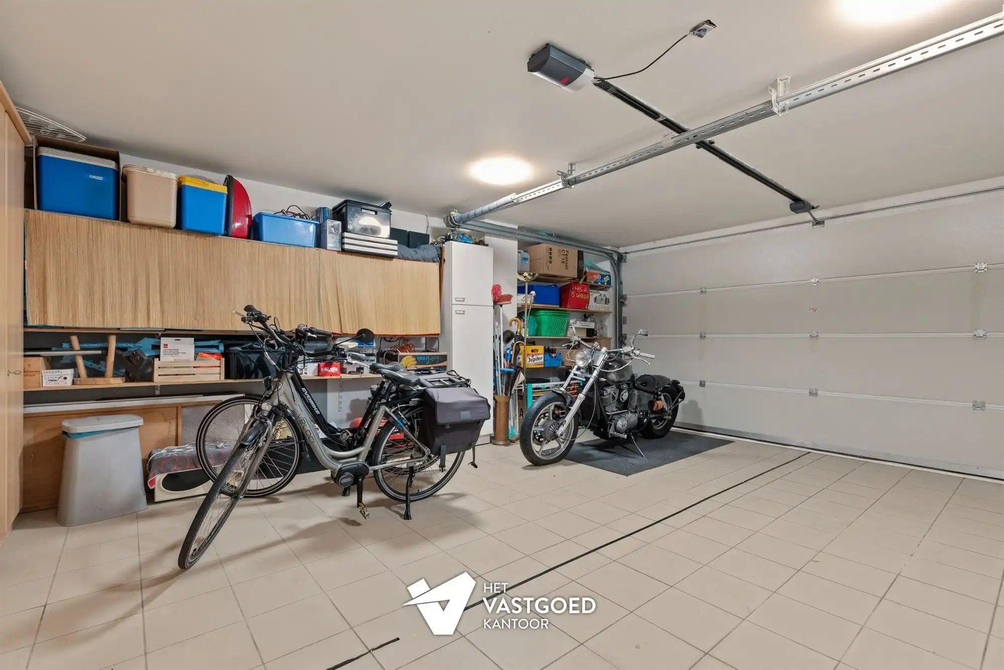 INSTAPKLAAR GELIJKVLOERS APPARTEMENT MET TERRAS, TUIN EN GARAGE foto 20