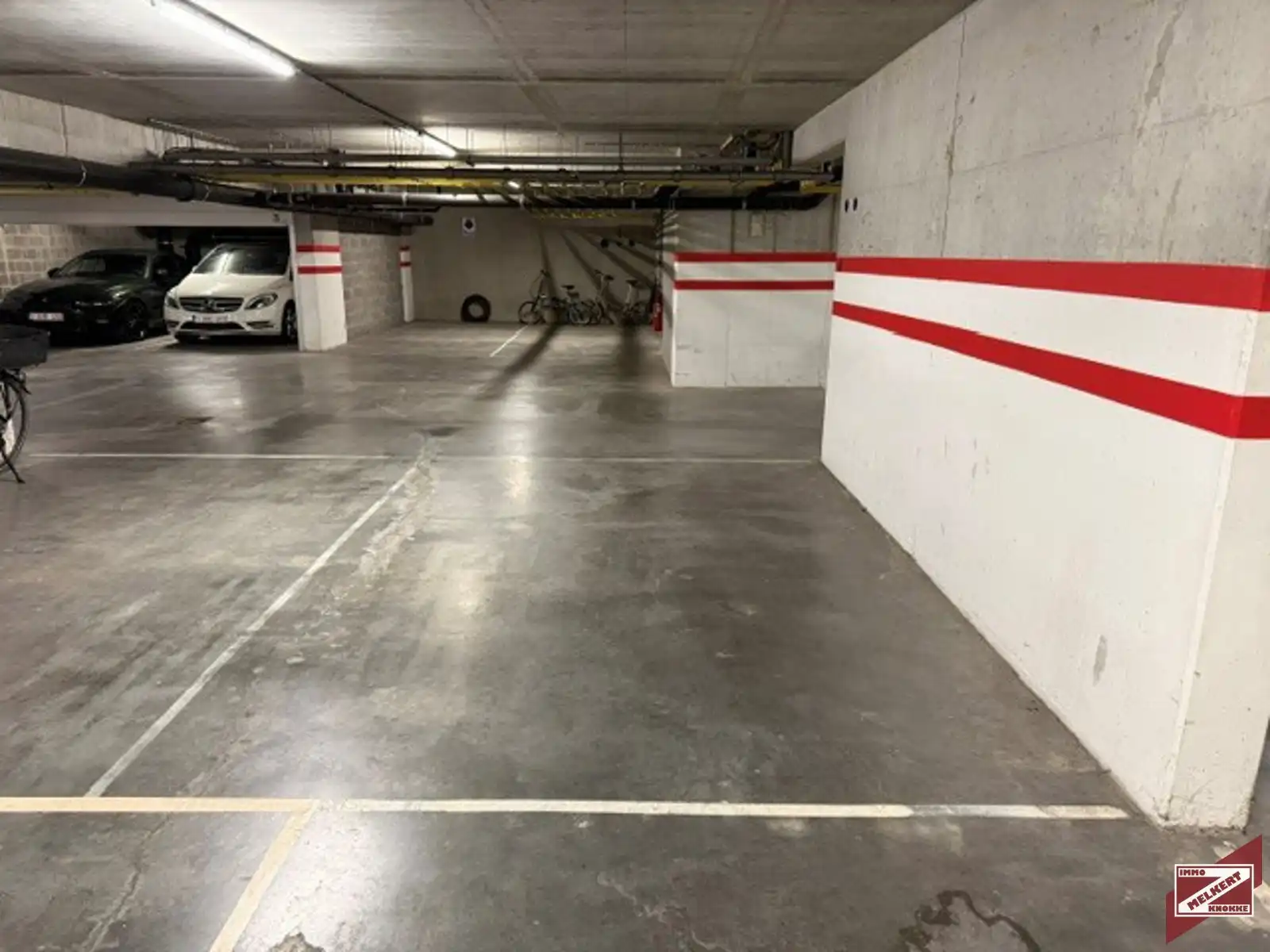 Parkeerplaats te huur foto {{pictureIndex}}