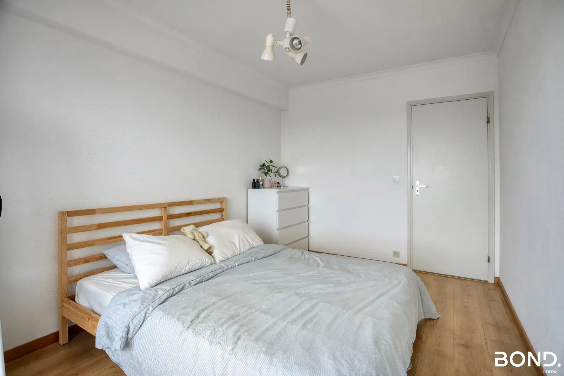 Instapklaar 2-slaapkamerappartement met terras, en parking foto 9