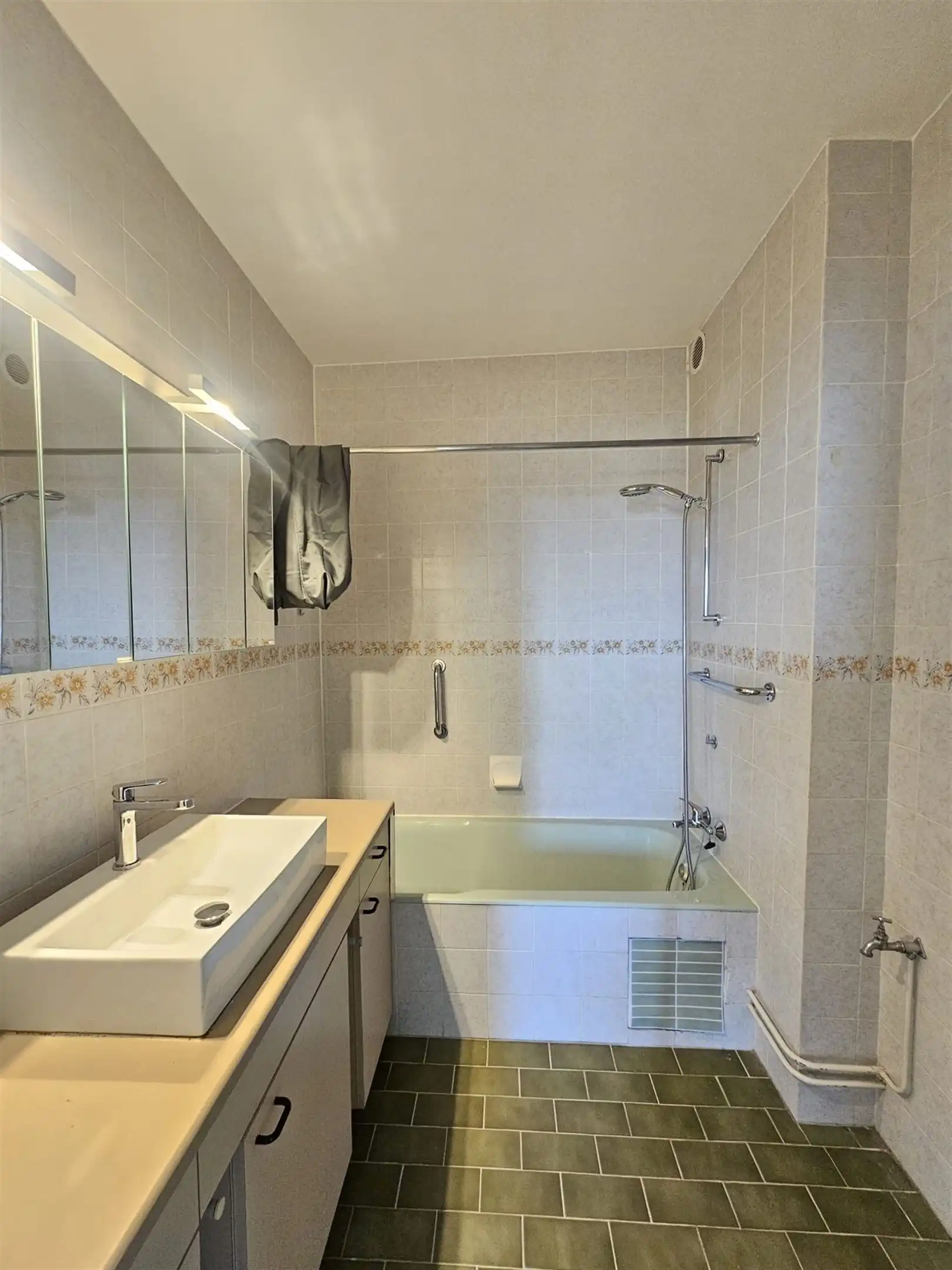 Appartement met prachtig uitzicht en veel lichtinval gelegen op de 15de verdieping. foto 6