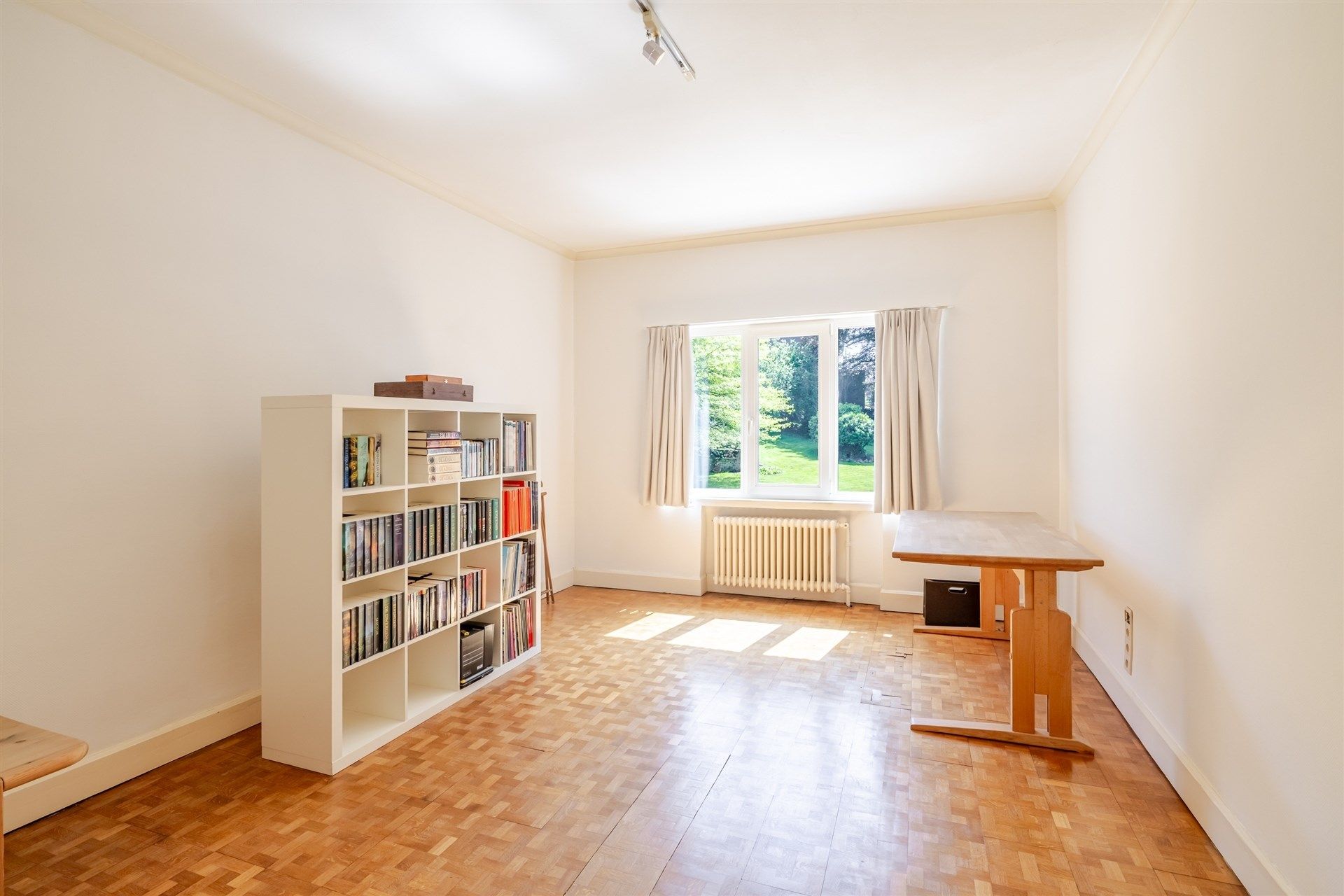 Exclusief herenhuis in neoclassicistische stijl met prachtige tuin foto 18