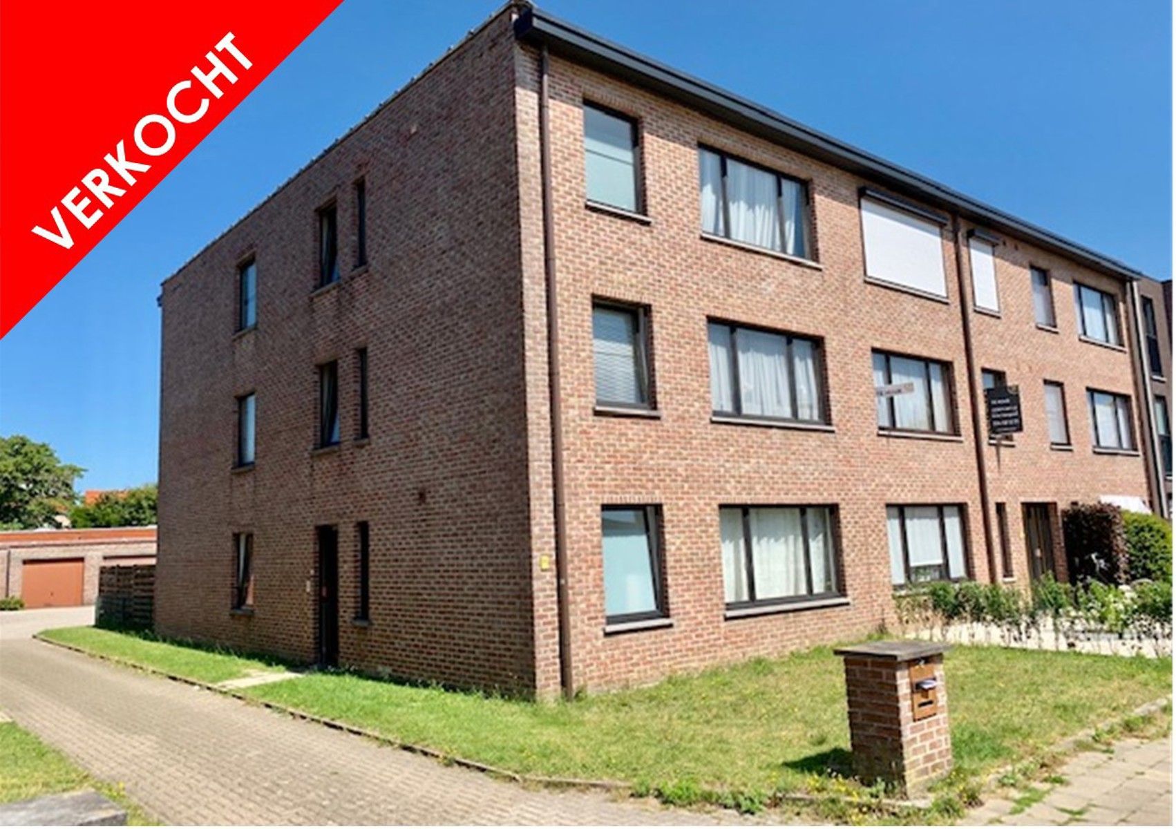 Rustig gelegen 2 slaapkamer appartement met garagebox foto {{pictureIndex}}