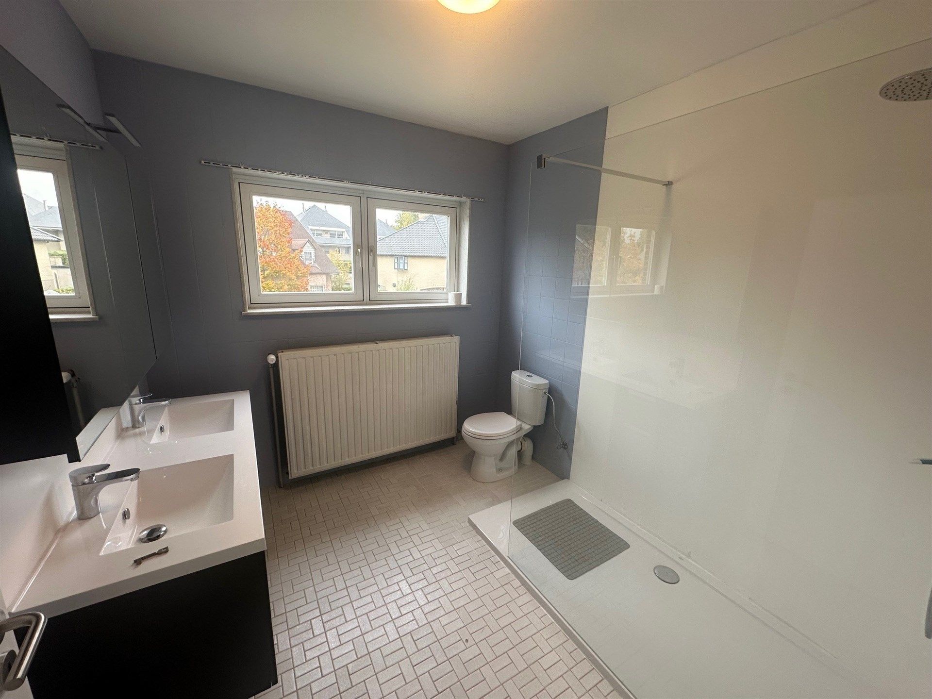 Ruime woning met 3 slaapkamers, garage en tuin foto 13