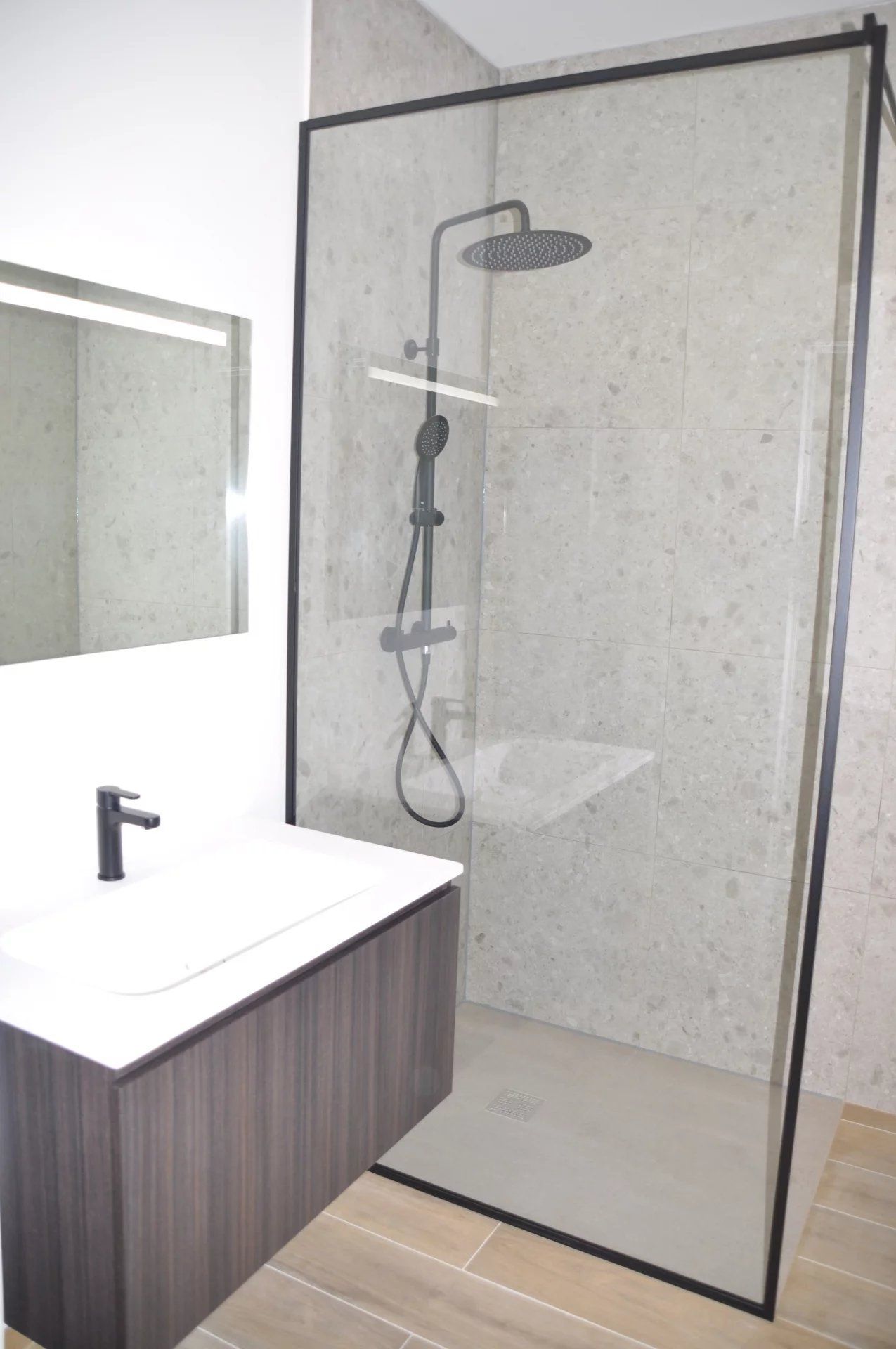 EXCLUSIEF EN KWALITATIEF NIEUWBOUWAPPARTEMENT VAN 163 M² MET 3 SLPK'S, 2 BADK'S EN RIANTE TERRASSEN IN MUNSTERBILZEN foto 15
