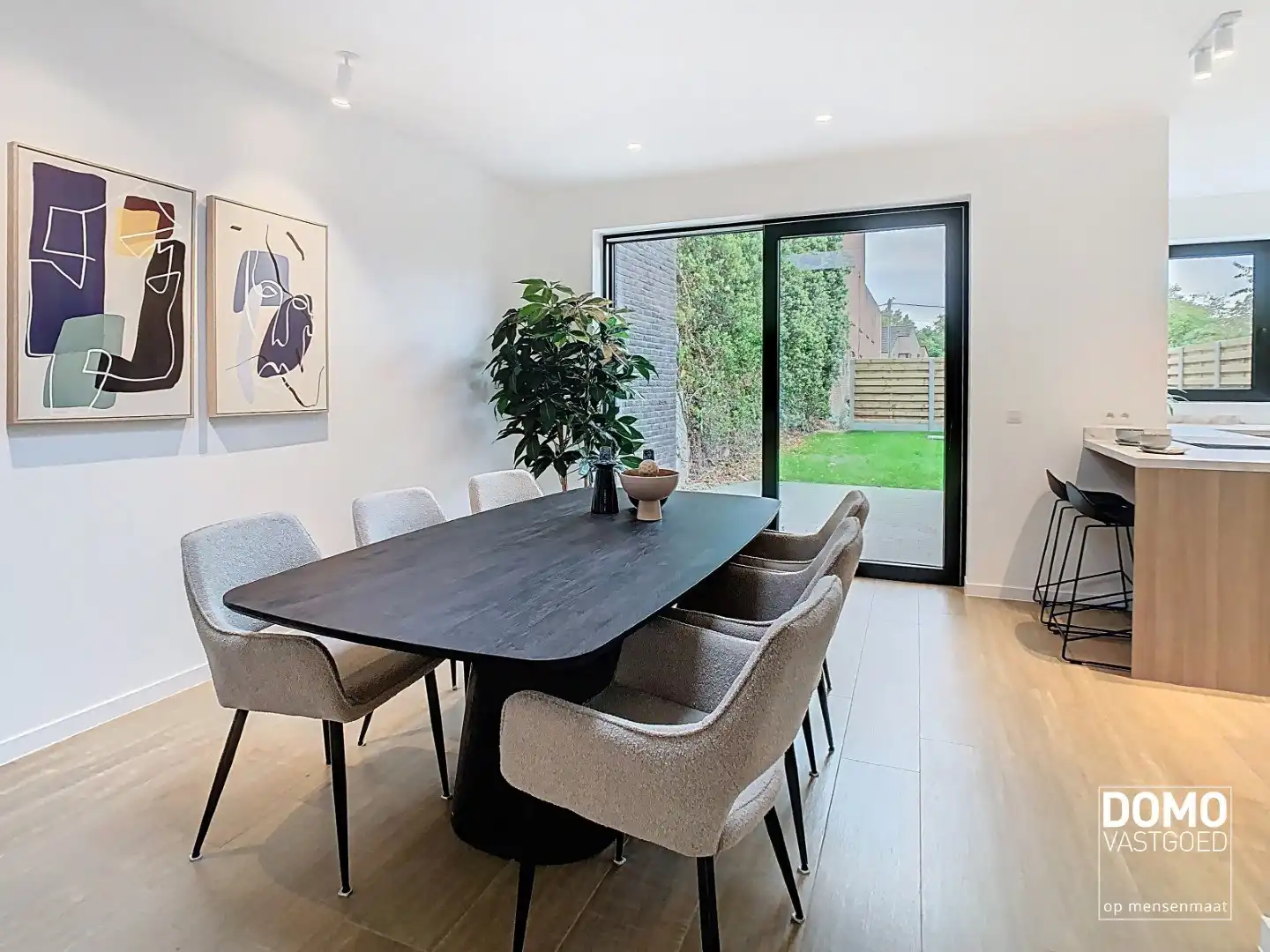 Ruim wonen in Kermt in een volledig gerenoveerde gezinswoning foto 8