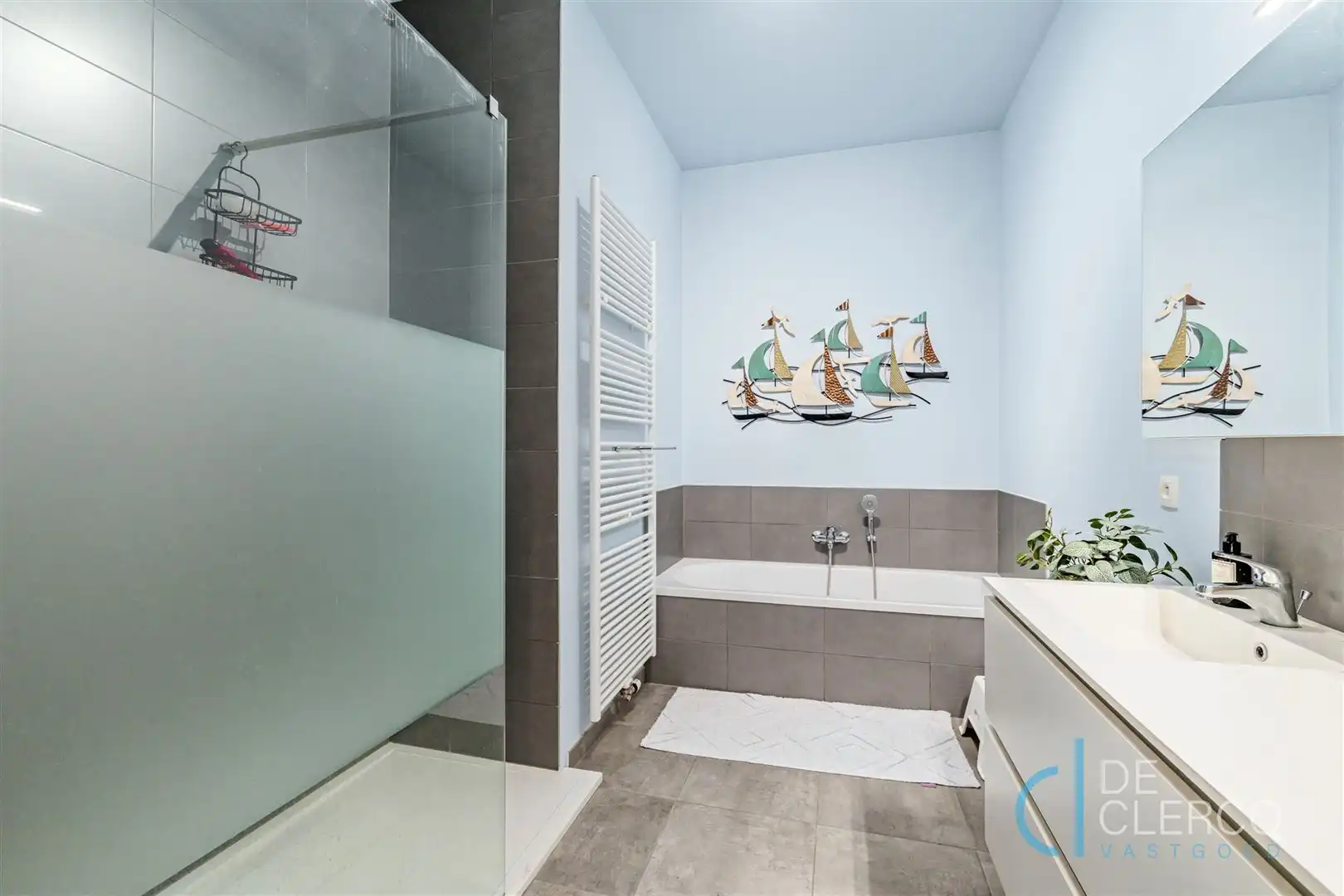 Modern, recent appartement te koop met garage in Gent! foto 8