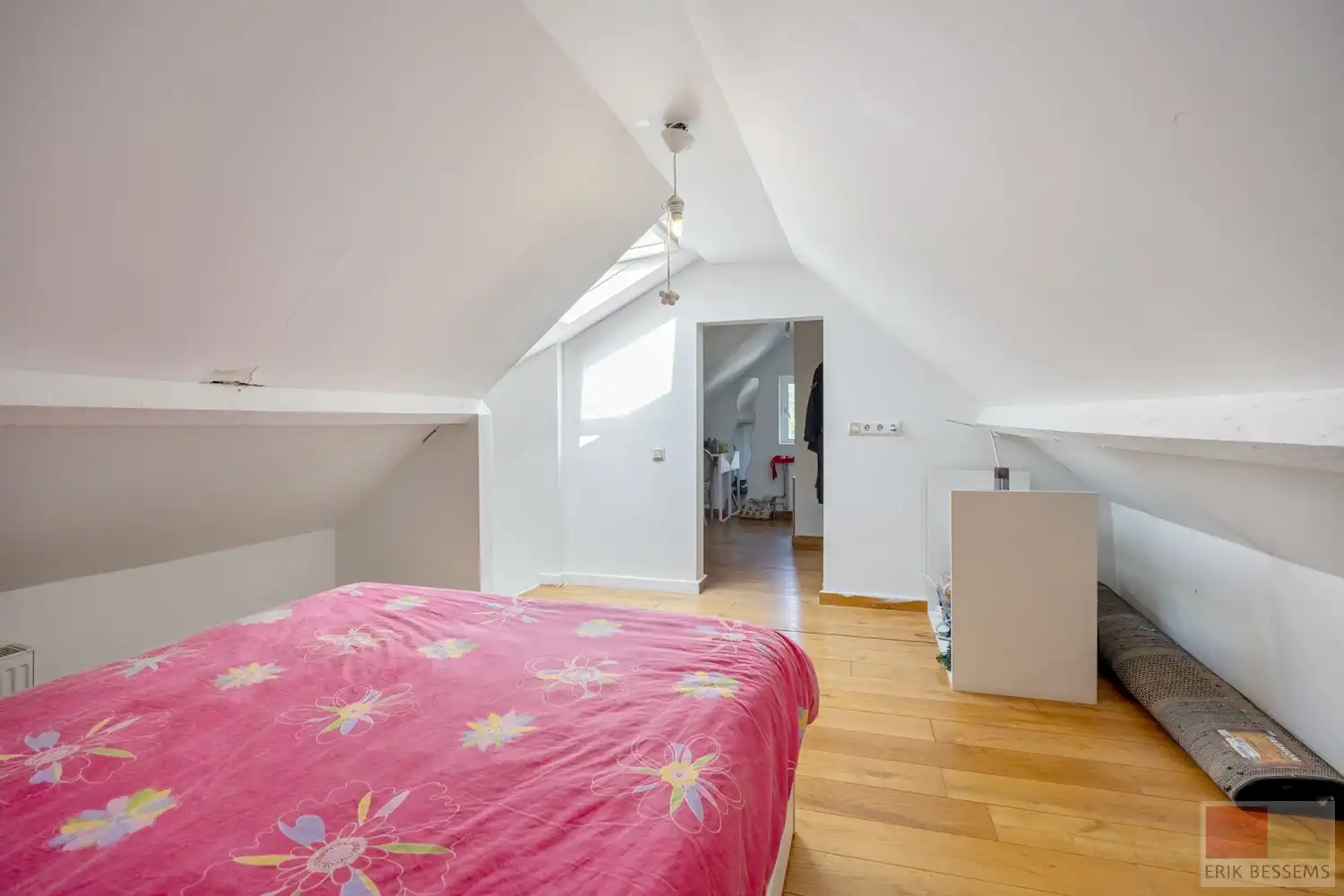 Op te frissen, vrijstaande woning met veel potentieel op royaal perceel van 1080 m², deze te moderniseren woning combineert een bewoonbare oppervlakte van 199 m² foto 20