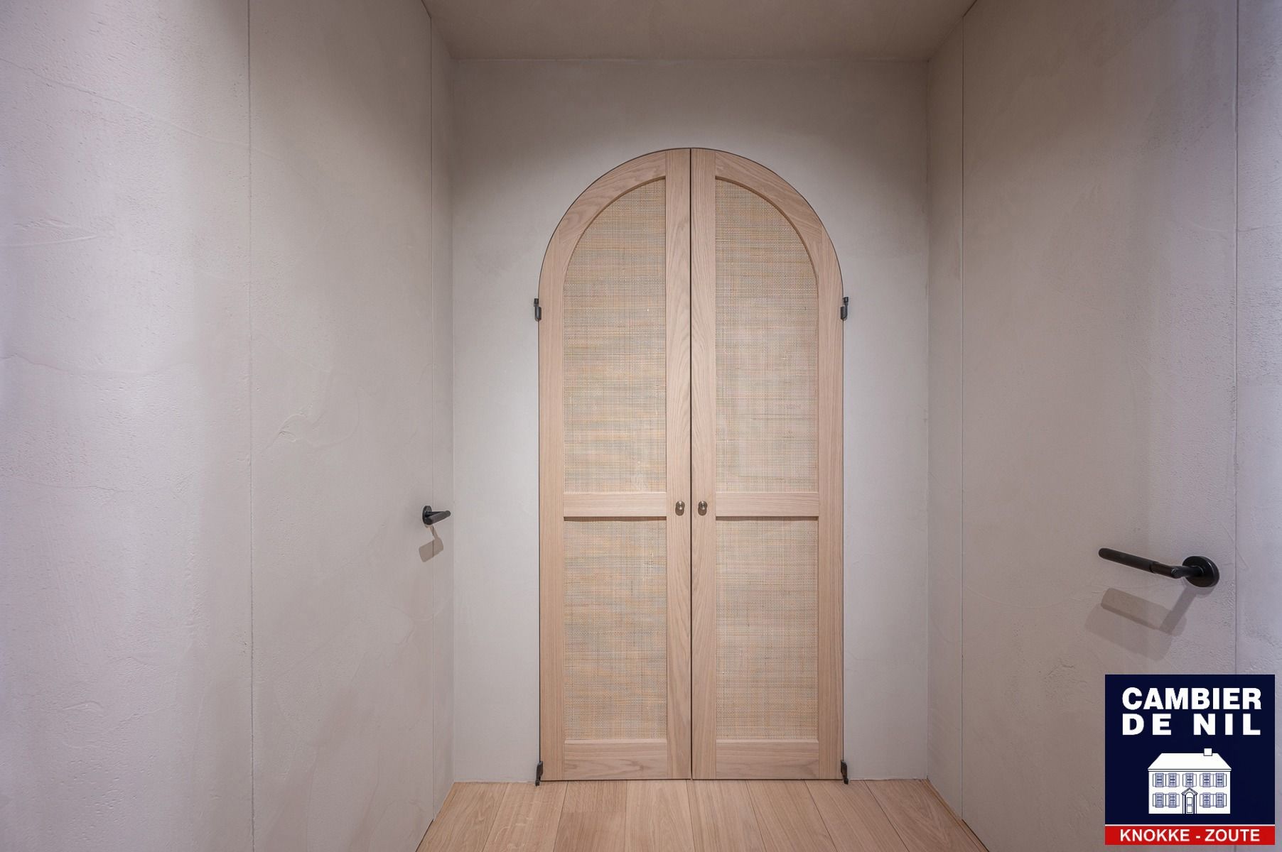 Tijdloos gerenoveerd appartement met zijdelings zeezicht  foto 21