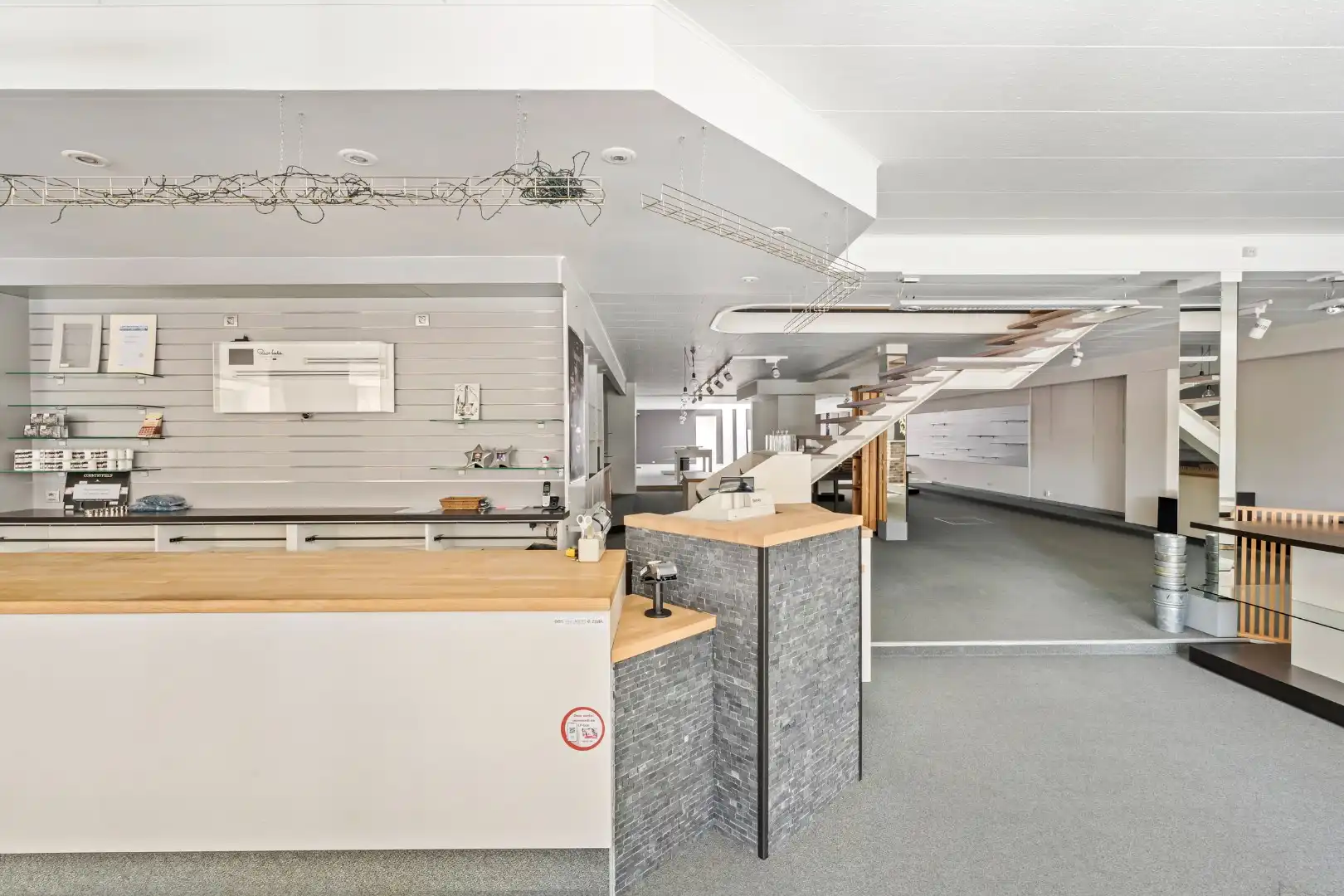 HANDELSRUIMTE + WOONST + VERHUURD APPARTEMENT foto 12