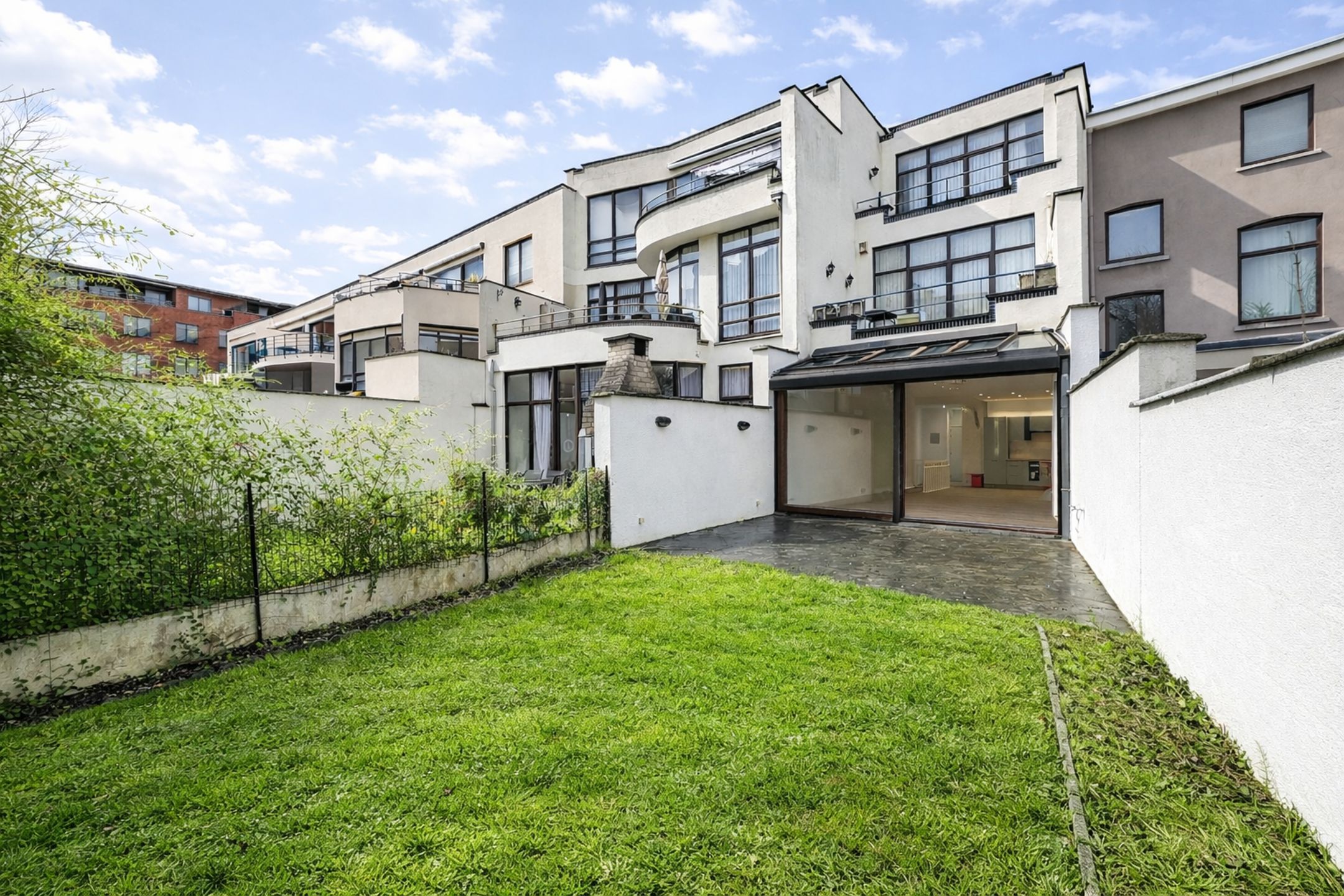 Gerenoveerde appartement van ±105m² met privéterras en tuin foto 2