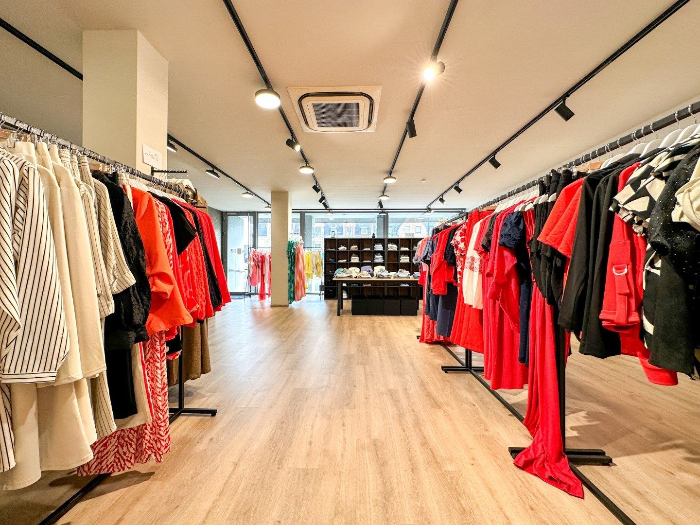 Instapklaar handelspand, te huur als pop-up voor uw commerciële droom, Veldegem. foto 17