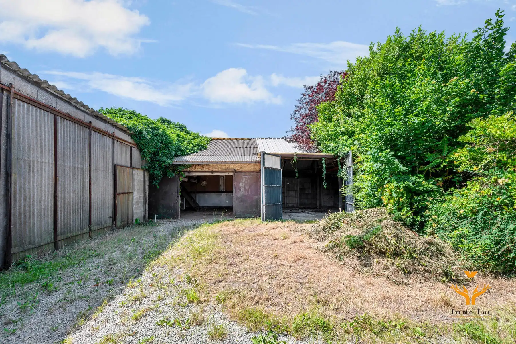 Ruime woning met dubbel magazijn en uitzonderlijk veel potentieel foto 2