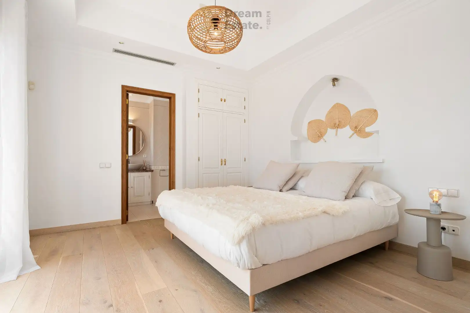 Welkom in deze prachtige villa te El Paraiso, een mix van Andalusische charme en moderne elegantie. foto 38