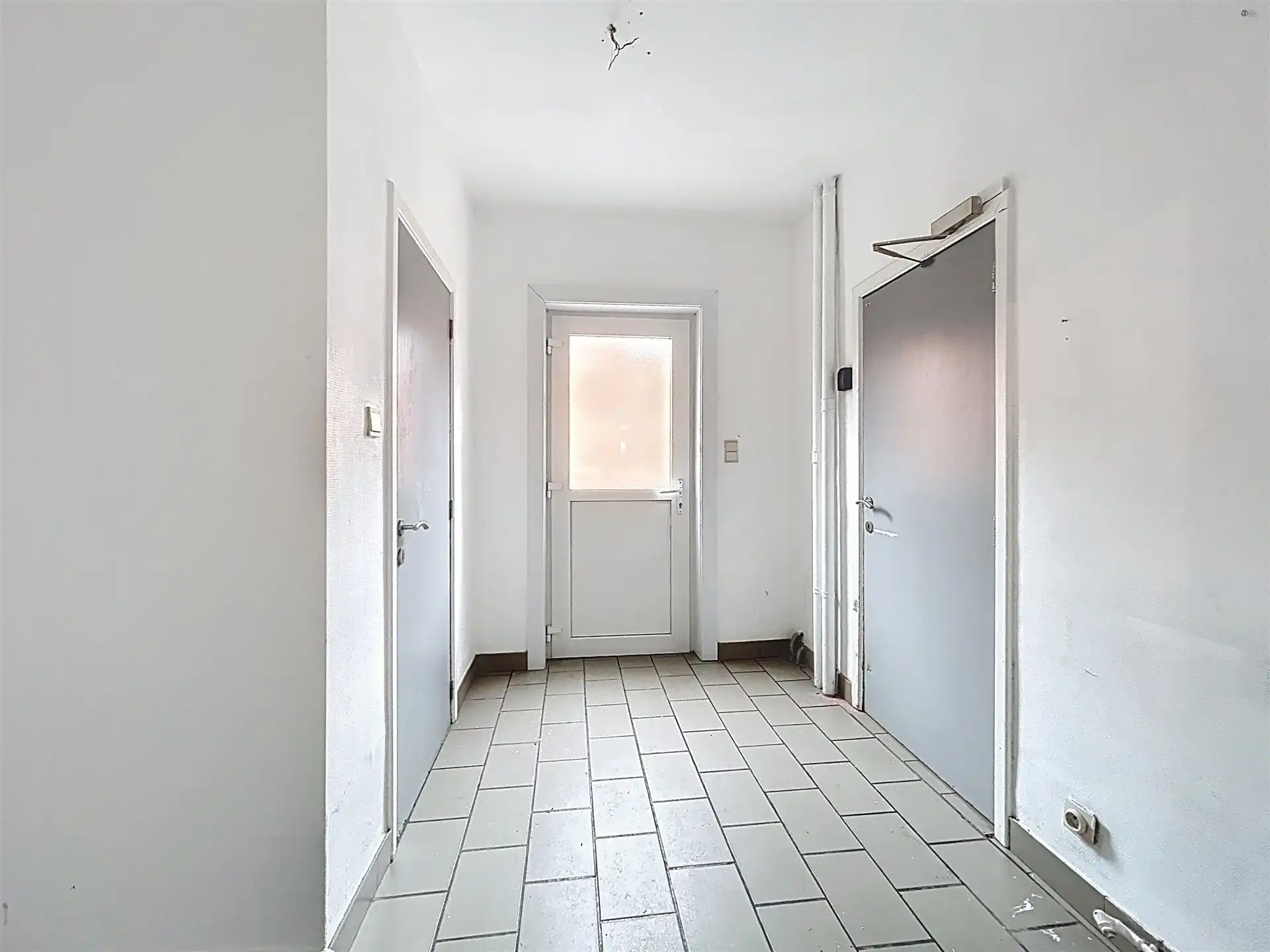 Handelspand met woongelegenheid + 2 app foto 17