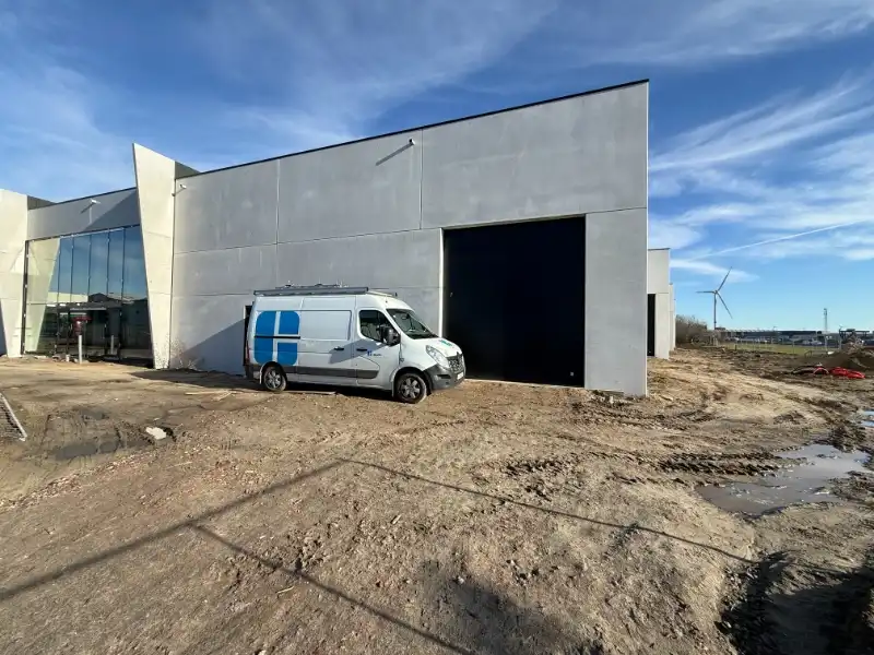 Nieuwbouw KMO-unit 380 m² + 107 m² kantoor op topligging in Evergem foto 16