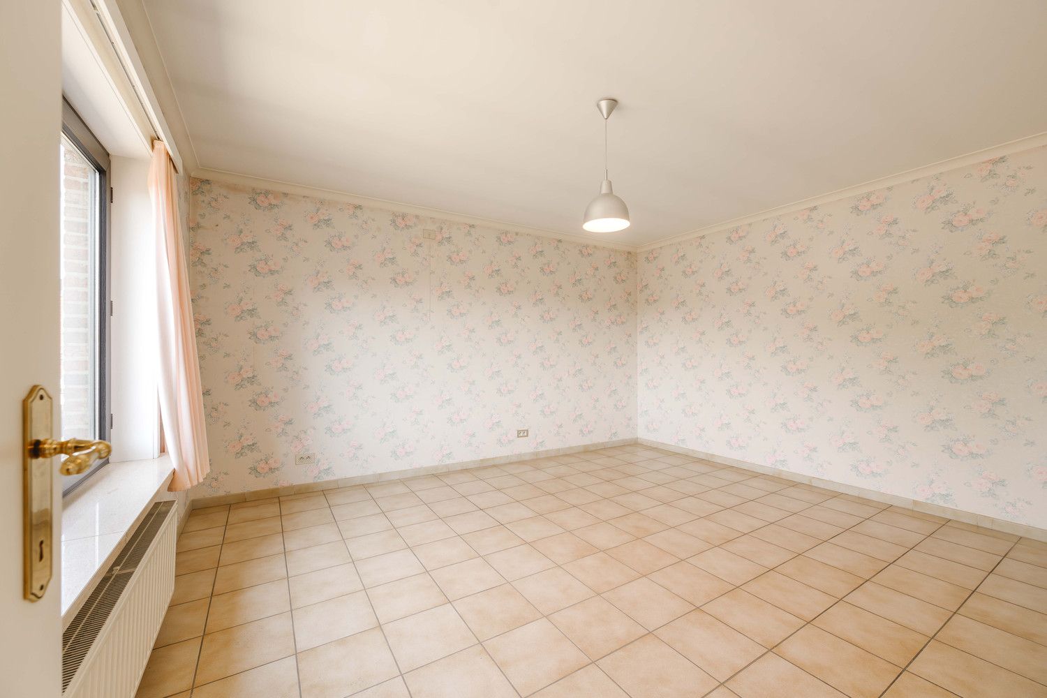 Instapklare woning in het centrum van Meulebeke. foto 16