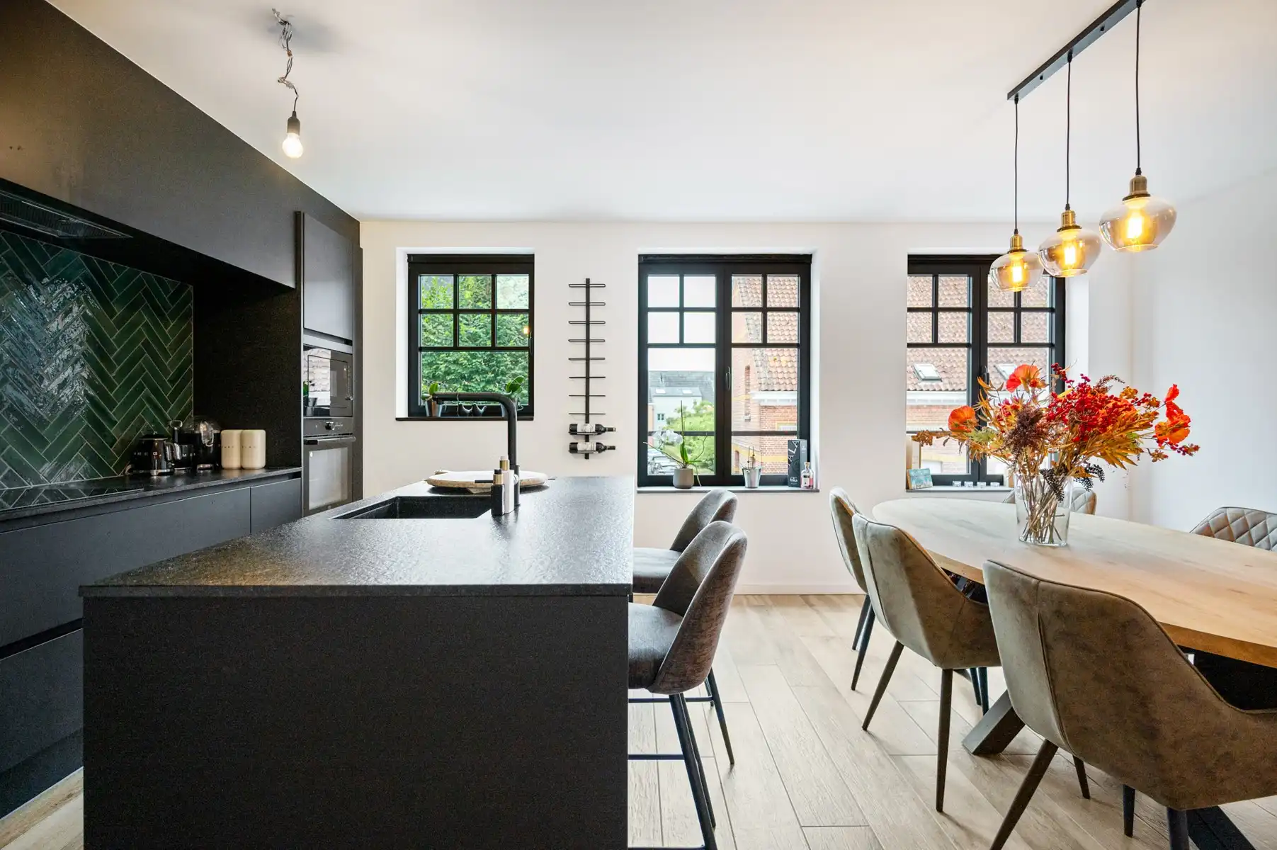 IN OPTIE !! Prachtig en recent appartement met terras en autostaanplaats in het hart van Pulle foto 2