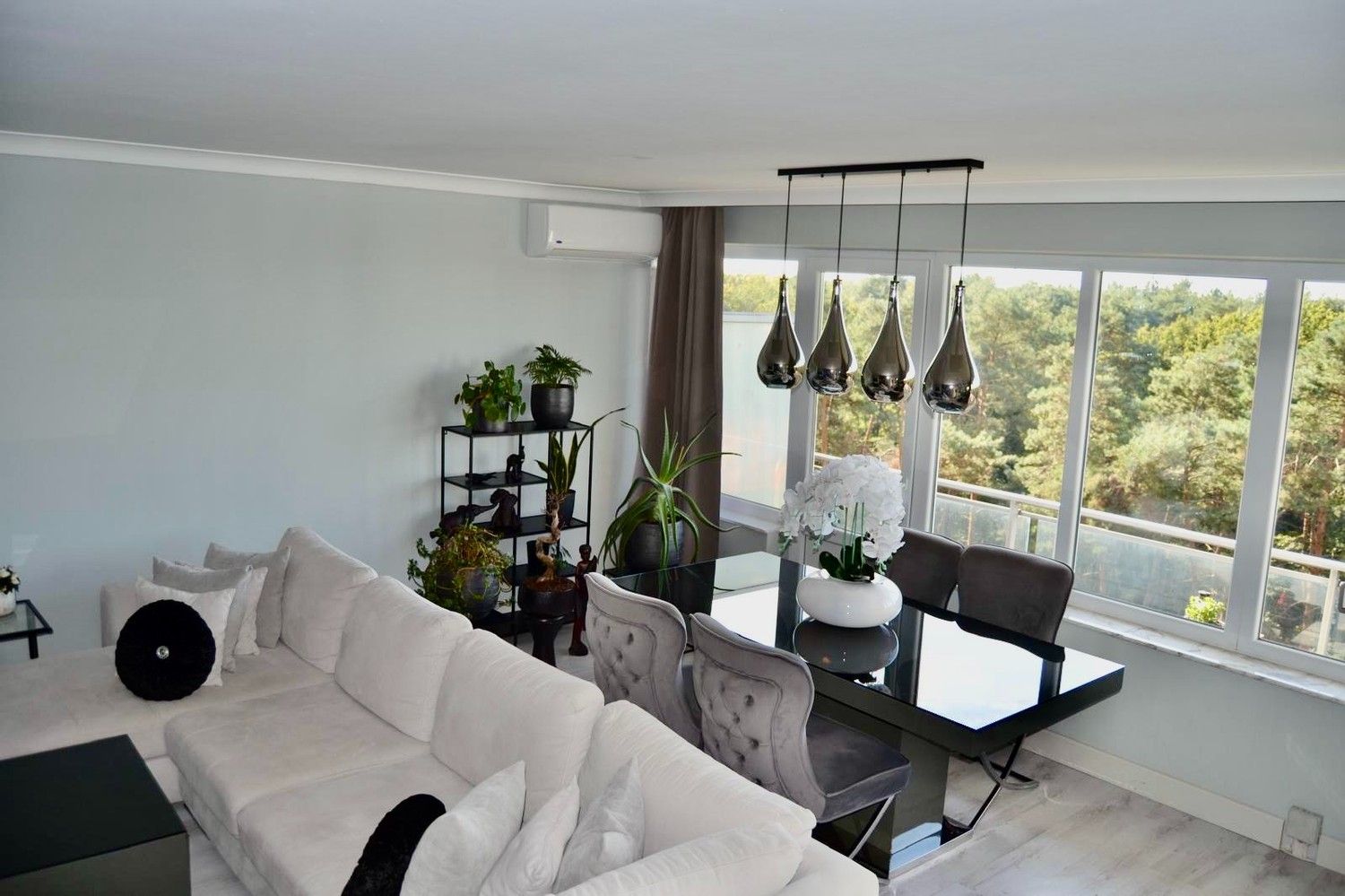 Genk, Zonneweeldelaan 21/25. Instapklaar, ruim appartement (100 m2) met 3 slaapkamers, ruim terras en kelderberging. foto 2