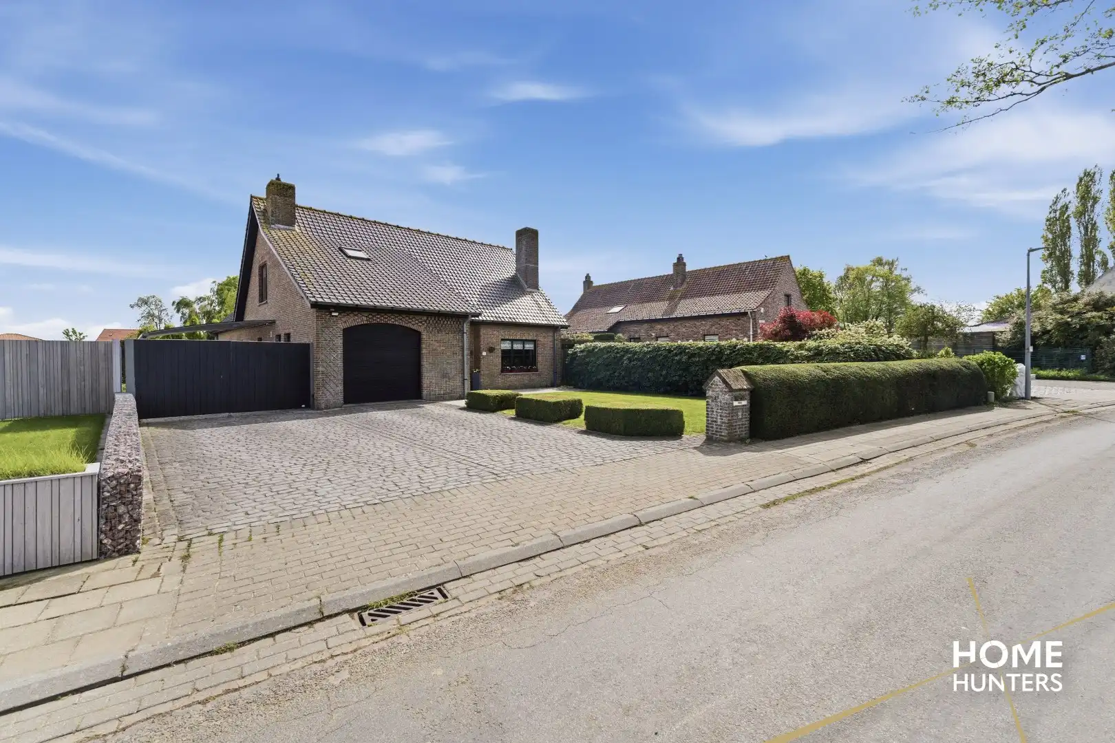Instapklare villa met 5 slaapkamers, een ruime garage en een prachtige tuin te Dikkebus foto 42