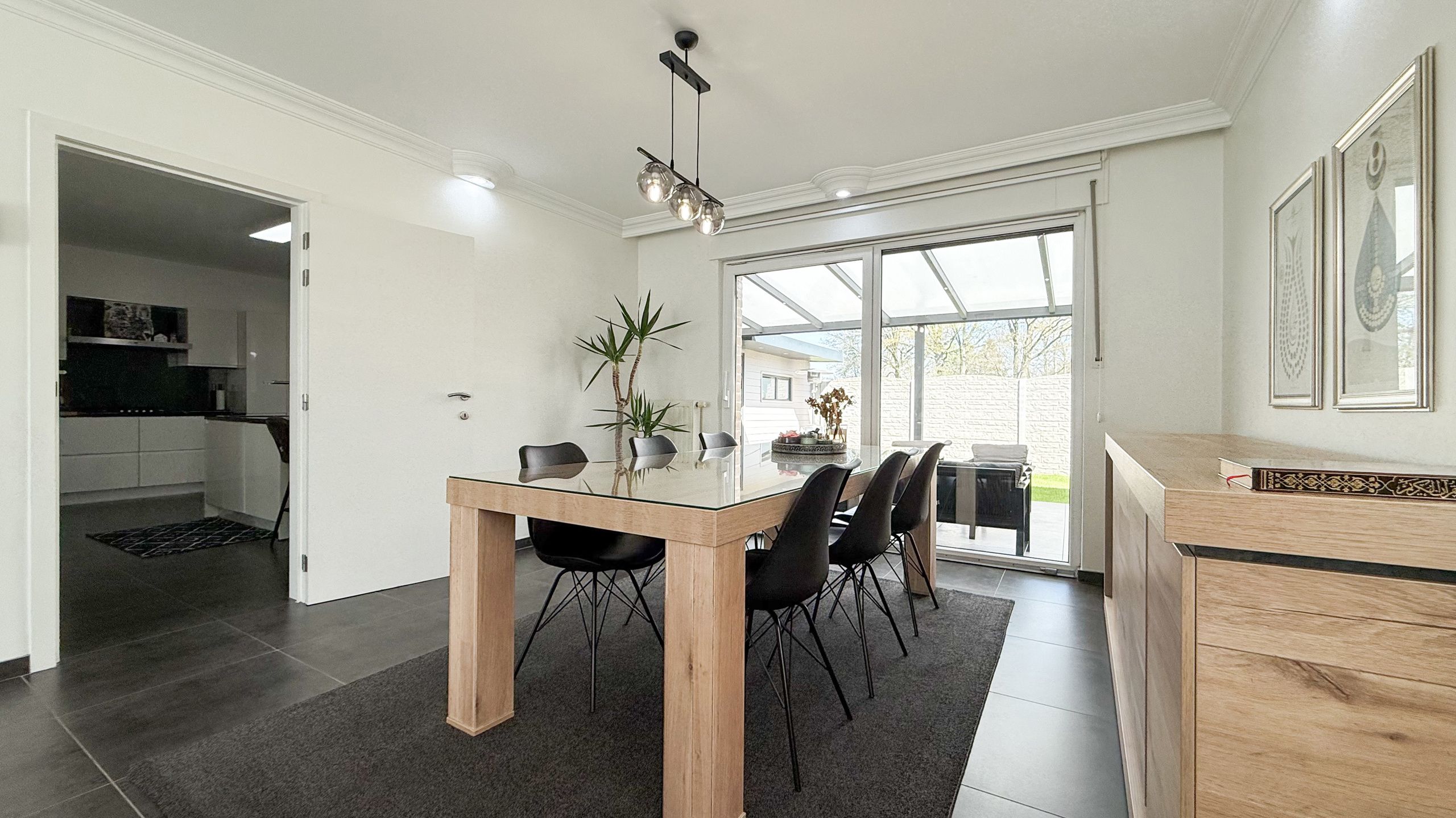 Instapklare woning met 4 spks en volledig aangelegde tuin! foto 9