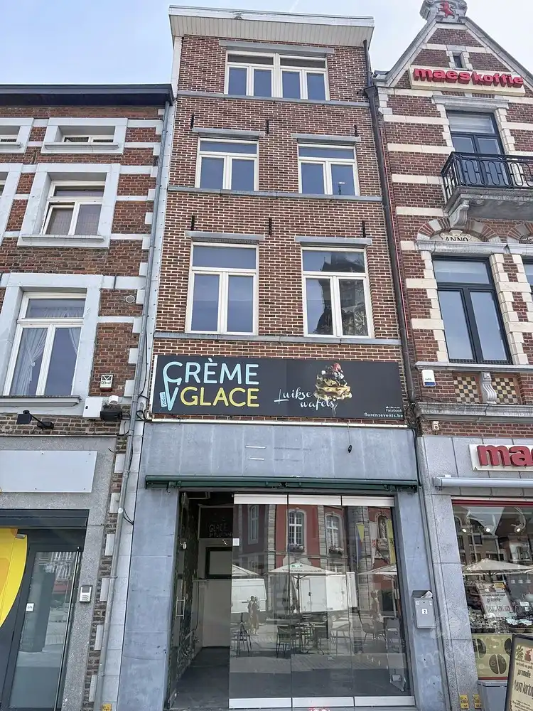 Ruime stadswoning met commercieel gelijkvloers aan de Grote Markt van Sint-Truiden foto 2