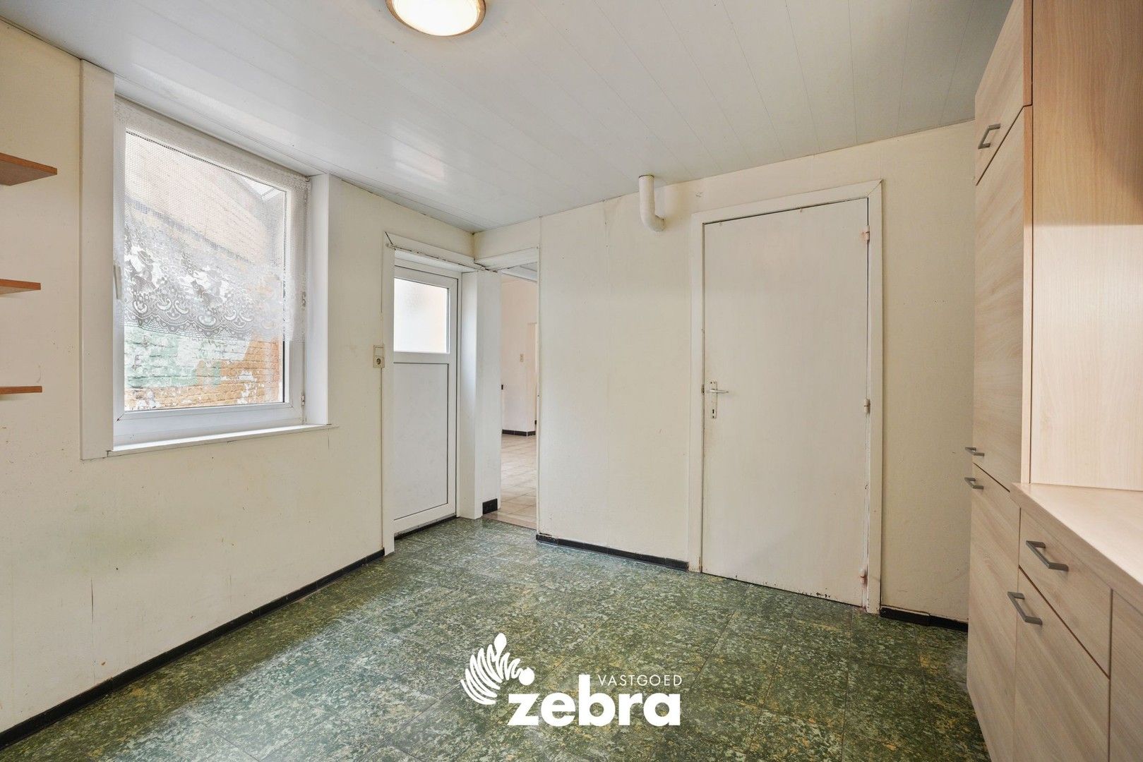 Deels gerenoveerde woning met twee slaapkamers te centrum Tielt! foto 10