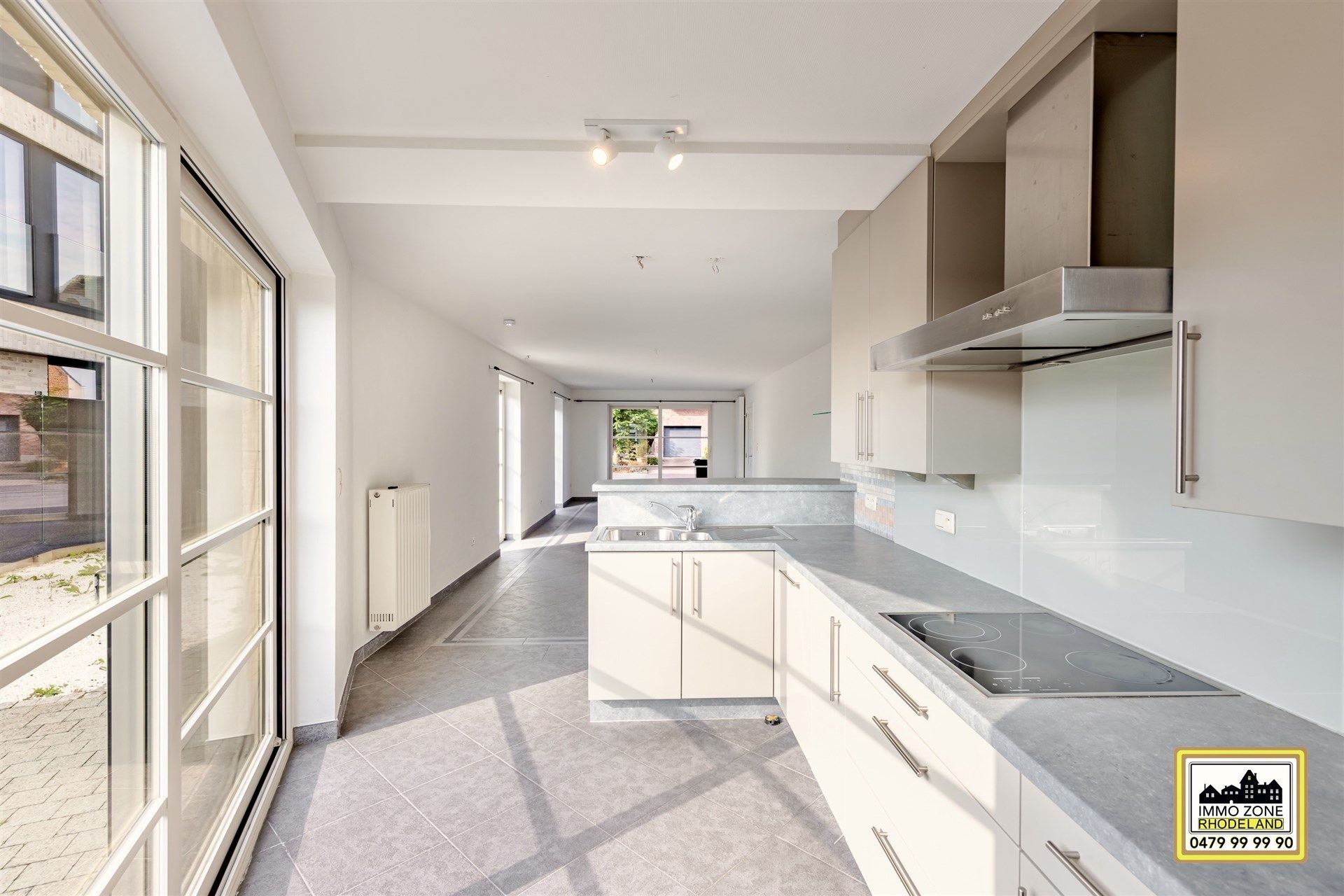 Prachtig gelijkvloers appt met 2 tot 3 slpks en leuke tuin foto {{pictureIndex}}